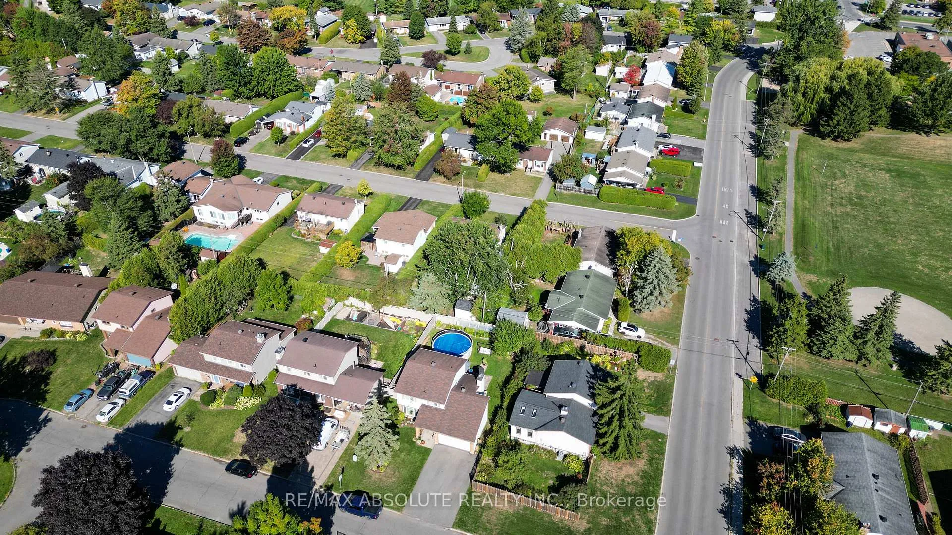Photo 7 of 198 Hoylake Crescent, Ottawa, Bilberry Creek/Queenswood Heights — HOMEH