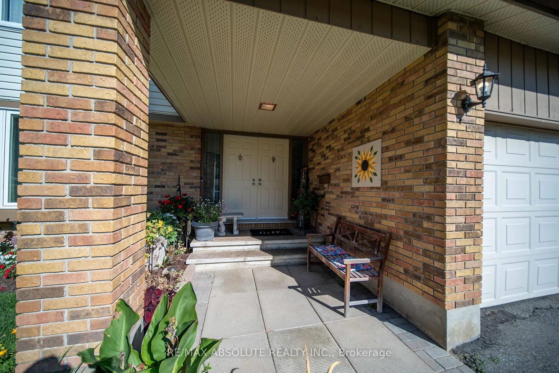 Photo 8 of 198 Hoylake Crescent, Ottawa, Bilberry Creek/Queenswood Heights — HOMEH