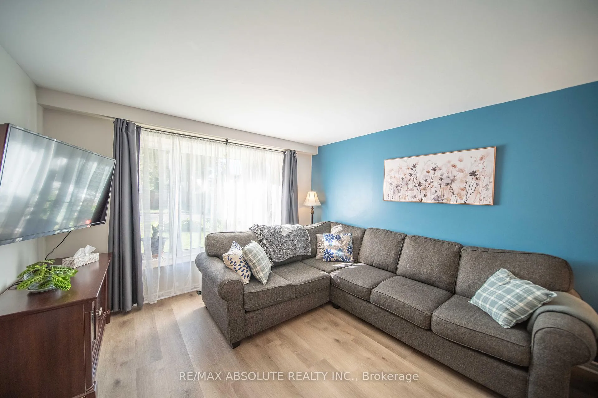 Photo 11 of 198 Hoylake Crescent, Ottawa, Bilberry Creek/Queenswood Heights — HOMEH