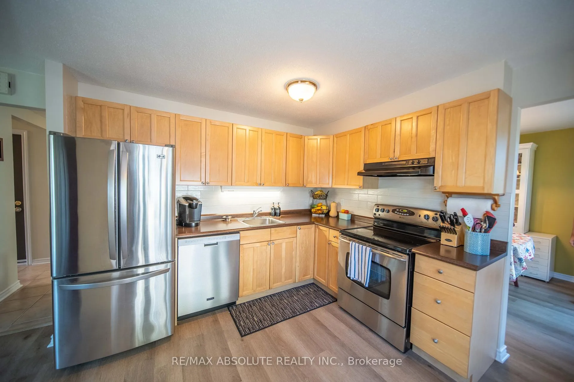 Photo 16 of 198 Hoylake Crescent, Ottawa, Bilberry Creek/Queenswood Heights — HOMEH