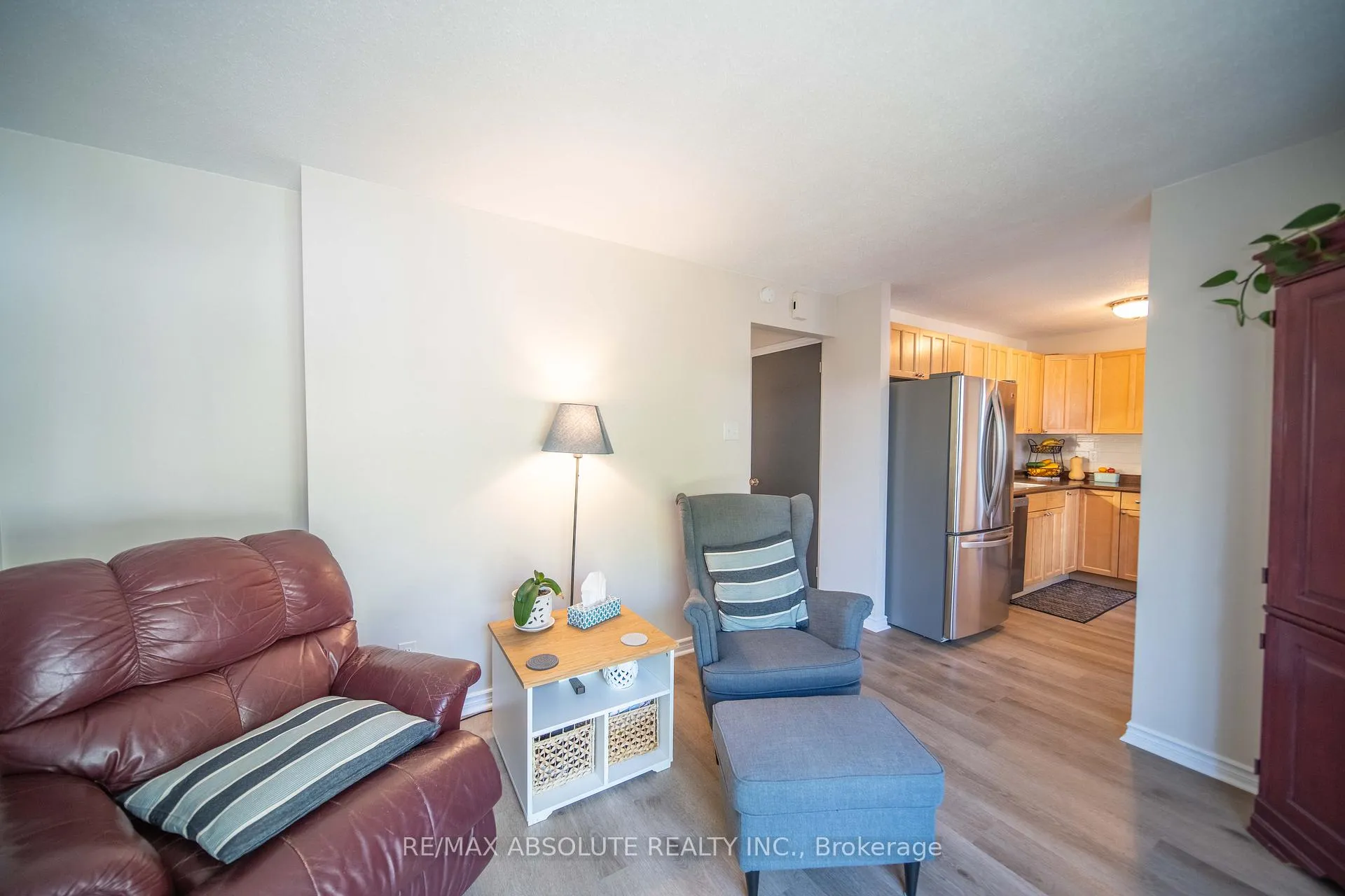 Photo 19 of 198 Hoylake Crescent, Ottawa, Bilberry Creek/Queenswood Heights — HOMEH
