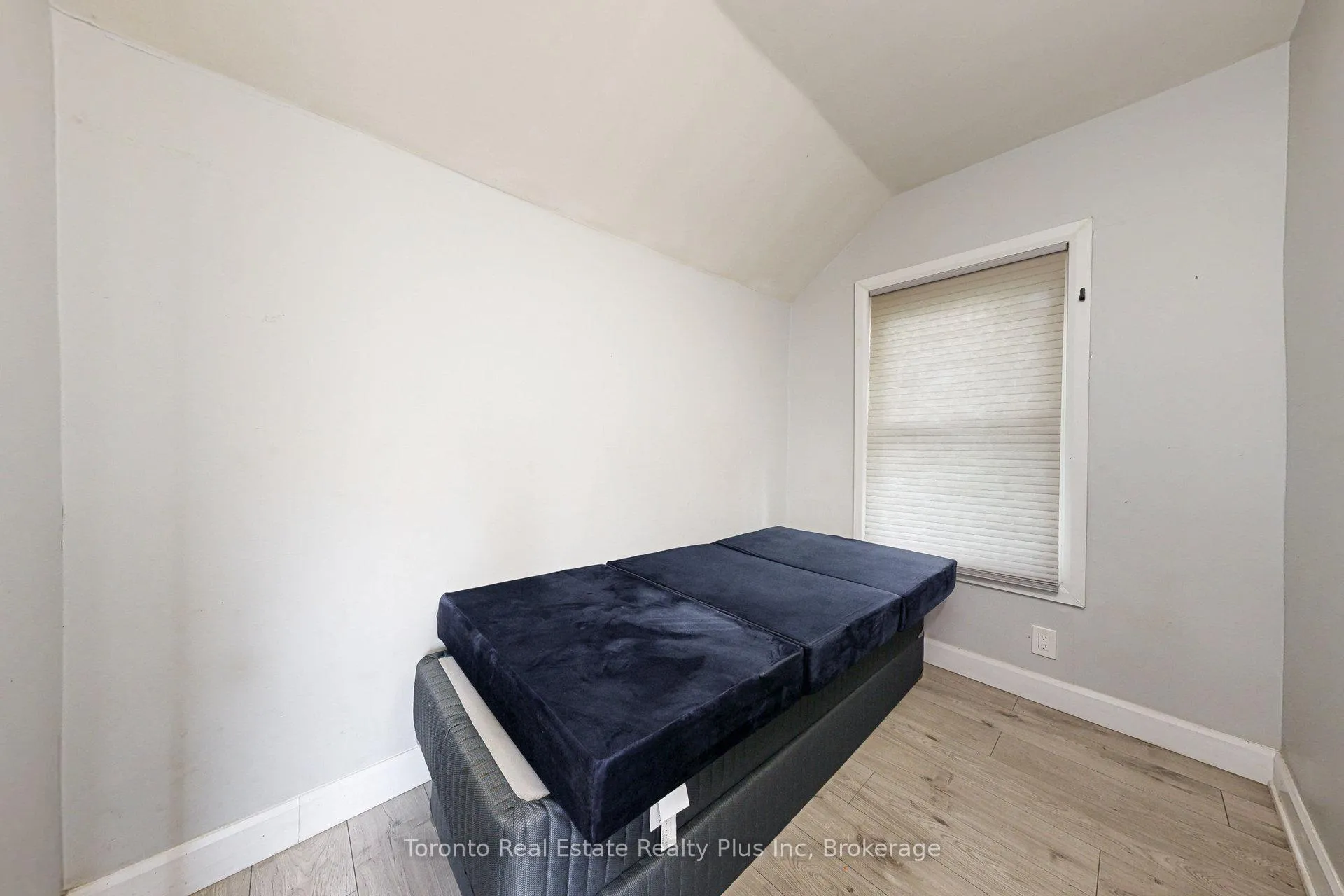 Photo 10 of 280 Cannon Street E, Hamilton, Beasley — HOMEH