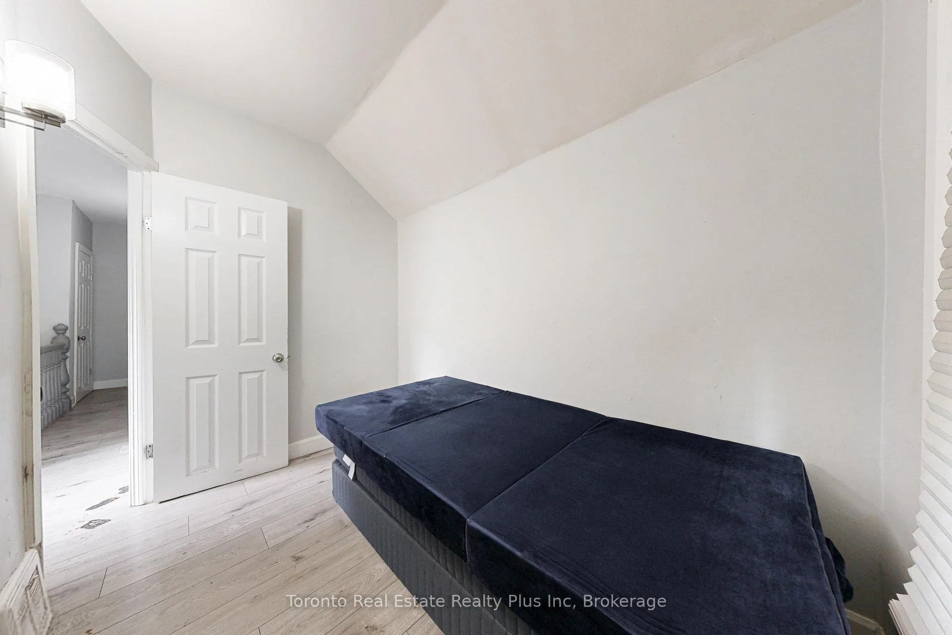 Photo 14 of 280 Cannon Street E, Hamilton, Beasley — HOMEH