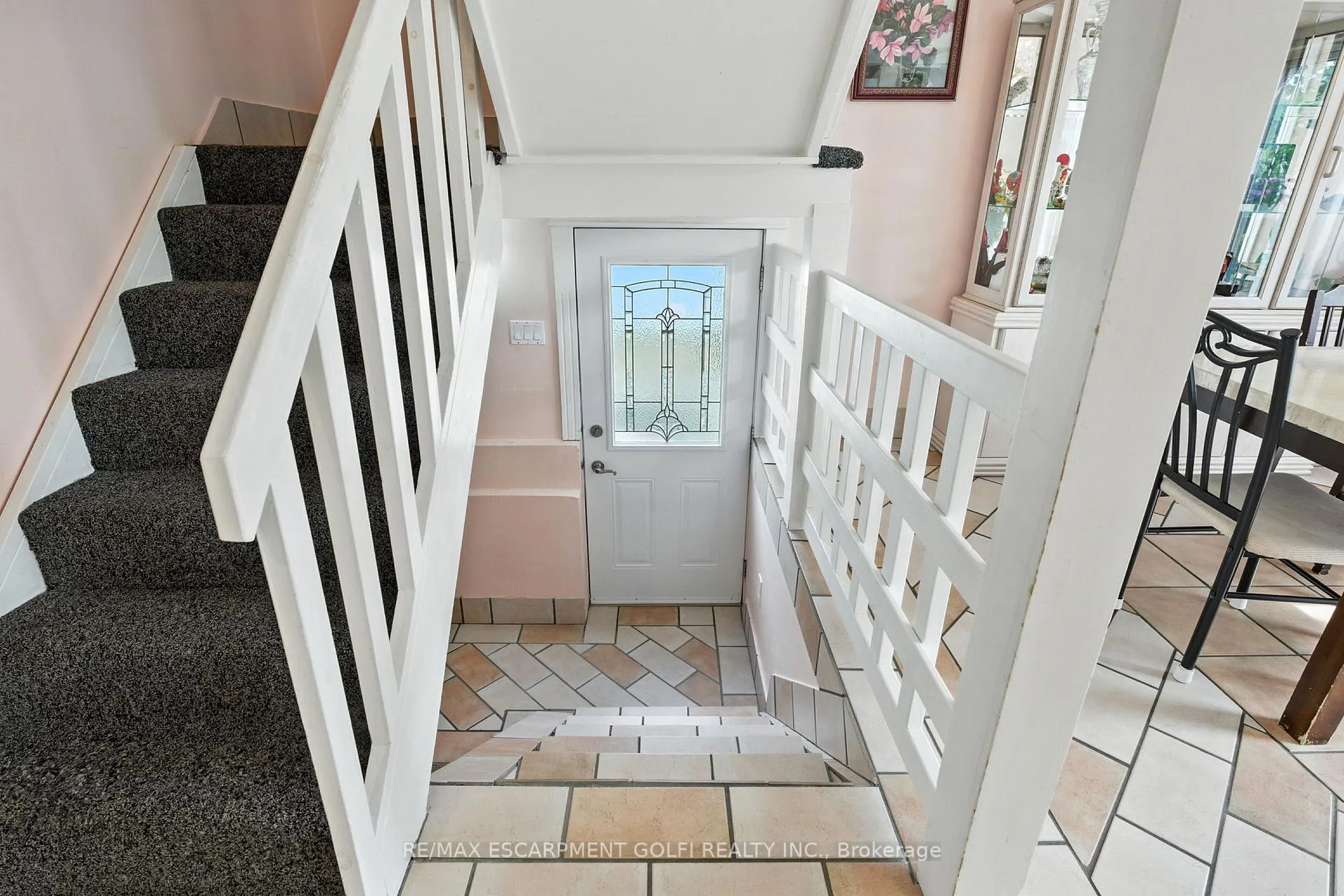 Photo 3 of 39 Clayburn Avenue, St. Catharines, Oakdale — HOMEH