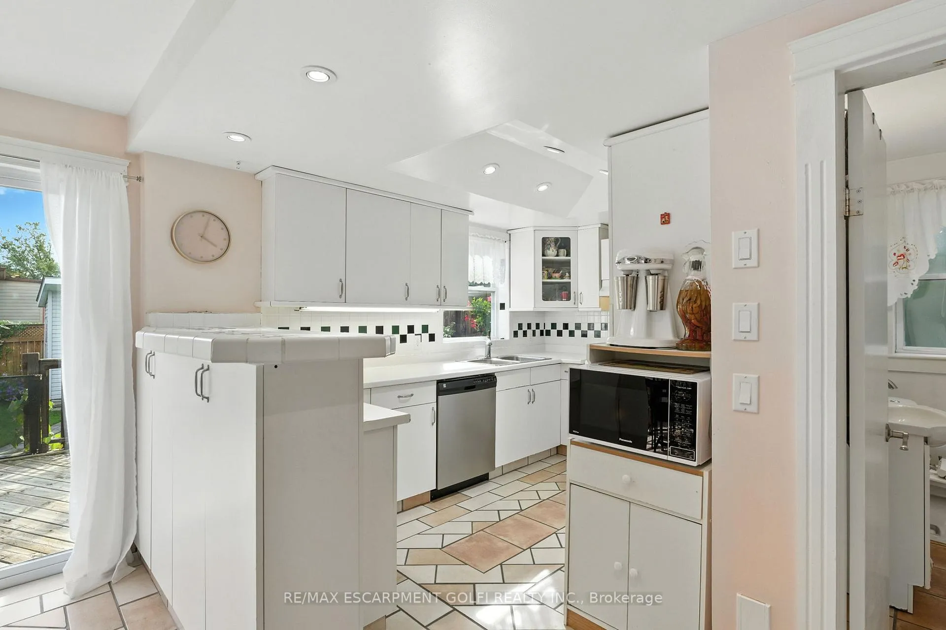 Photo 7 of 39 Clayburn Avenue, St. Catharines, Oakdale — HOMEH