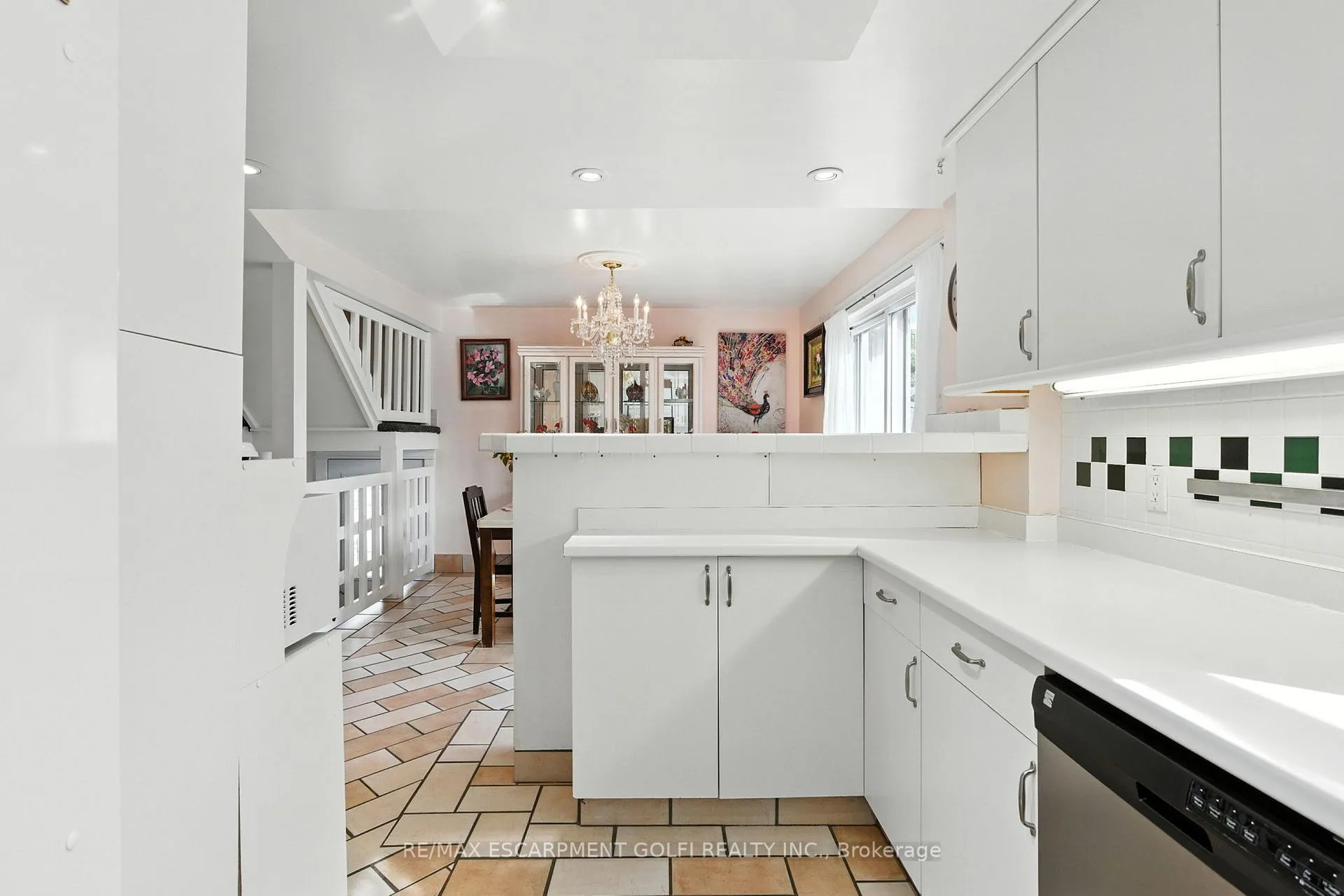 Photo 10 of 39 Clayburn Avenue, St. Catharines, Oakdale — HOMEH