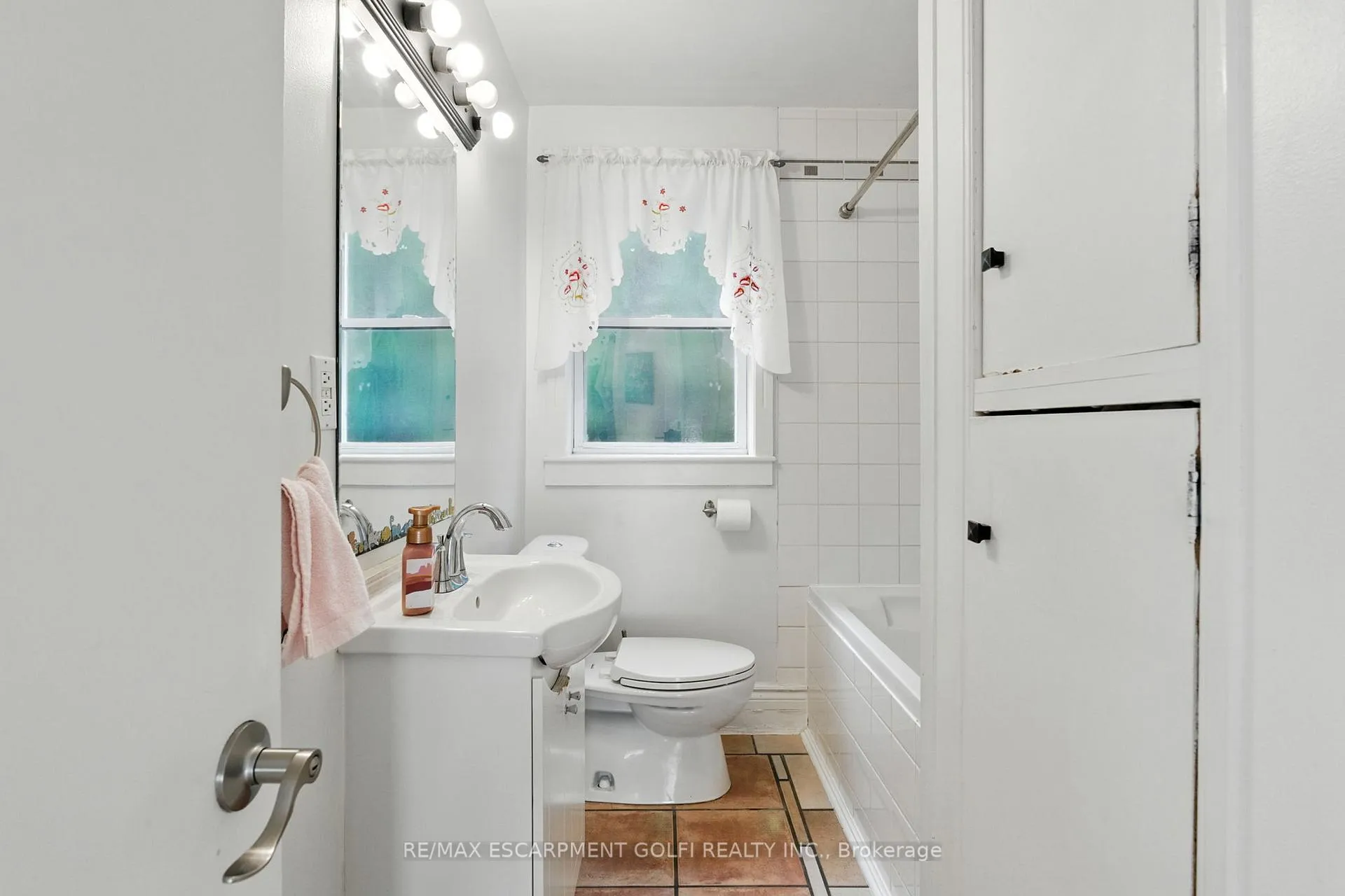 Photo 14 of 39 Clayburn Avenue, St. Catharines, Oakdale — HOMEH