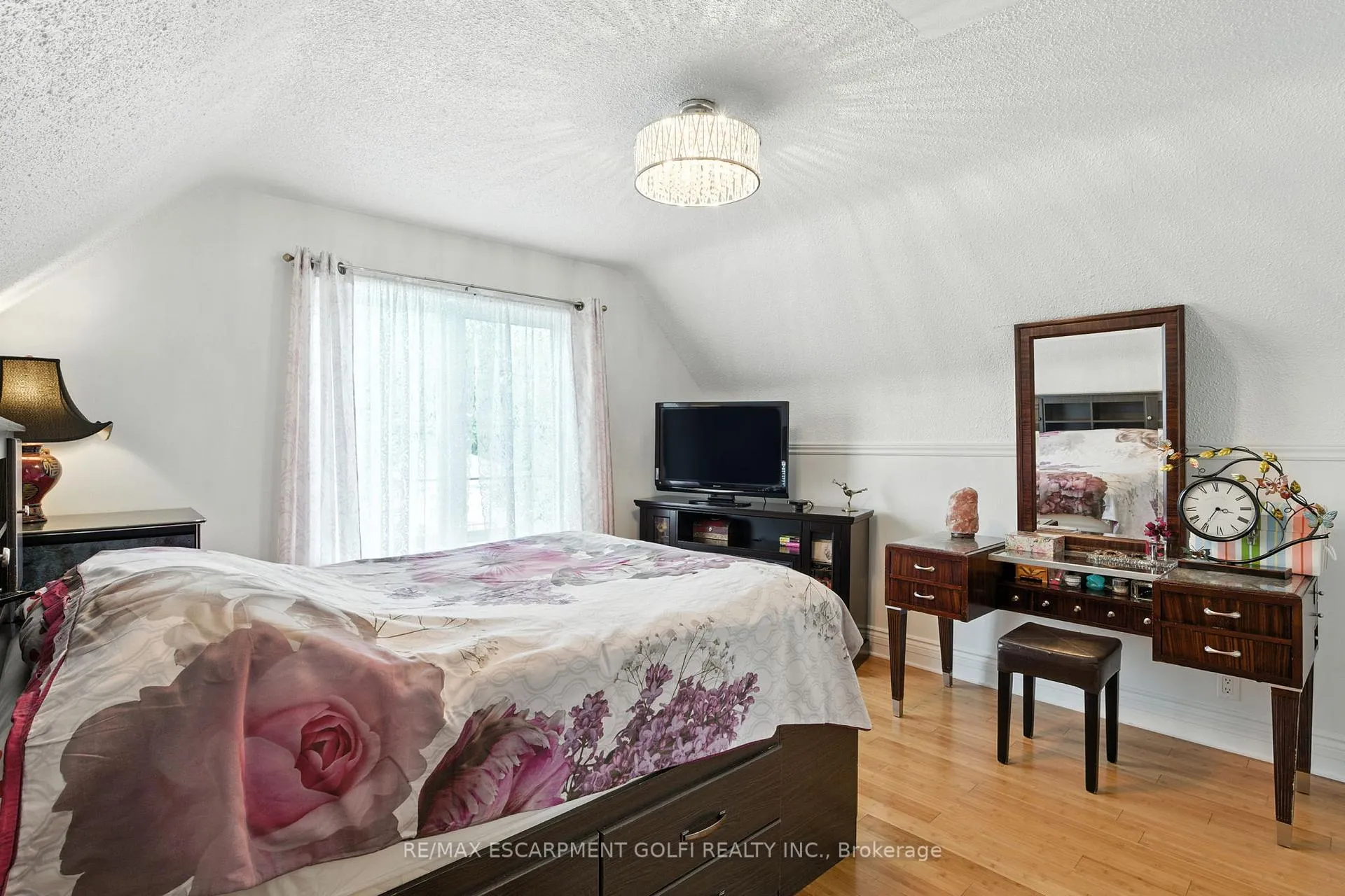 Photo 17 of 39 Clayburn Avenue, St. Catharines, Oakdale — HOMEH