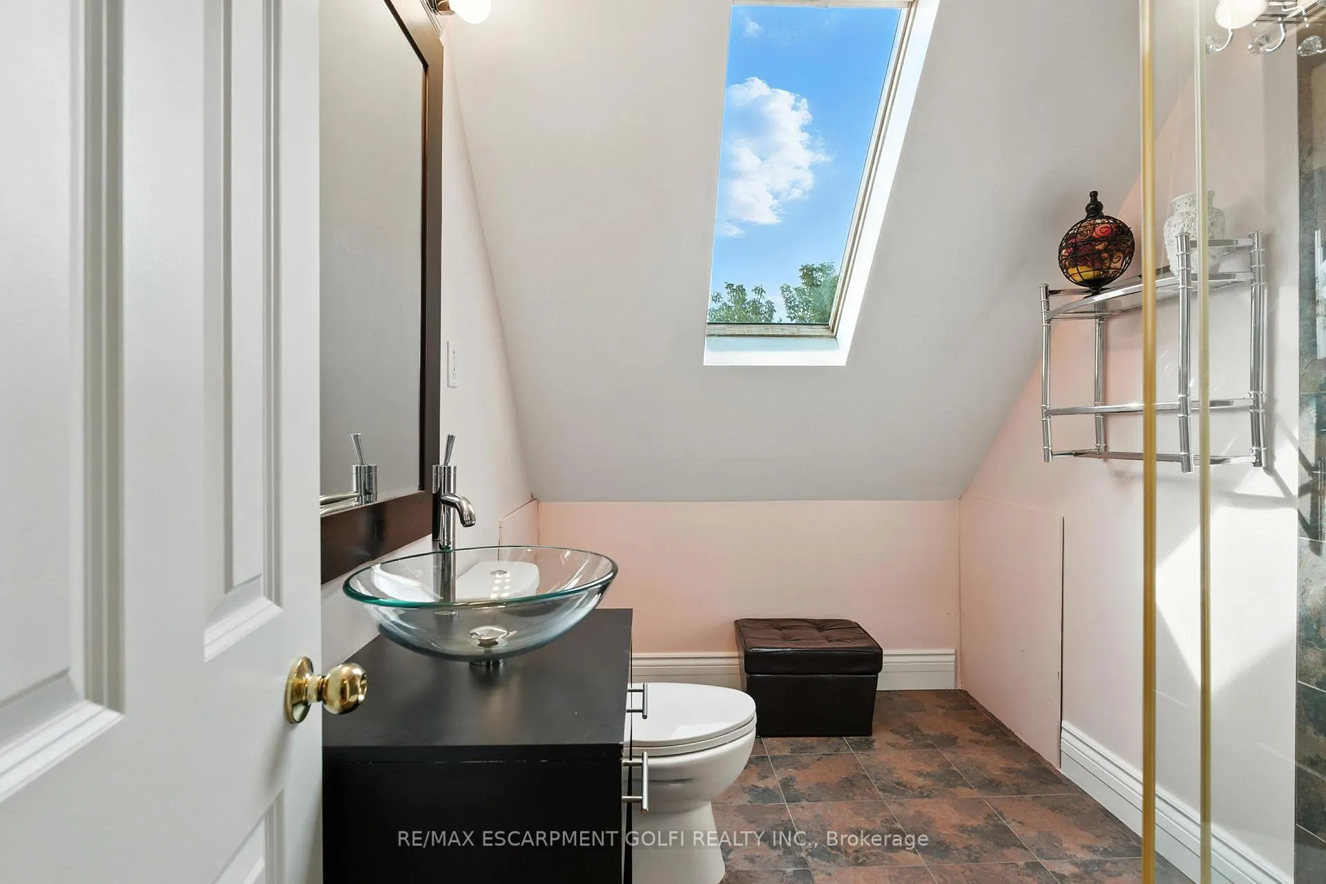 Photo 22 of 39 Clayburn Avenue, St. Catharines, Oakdale — HOMEH