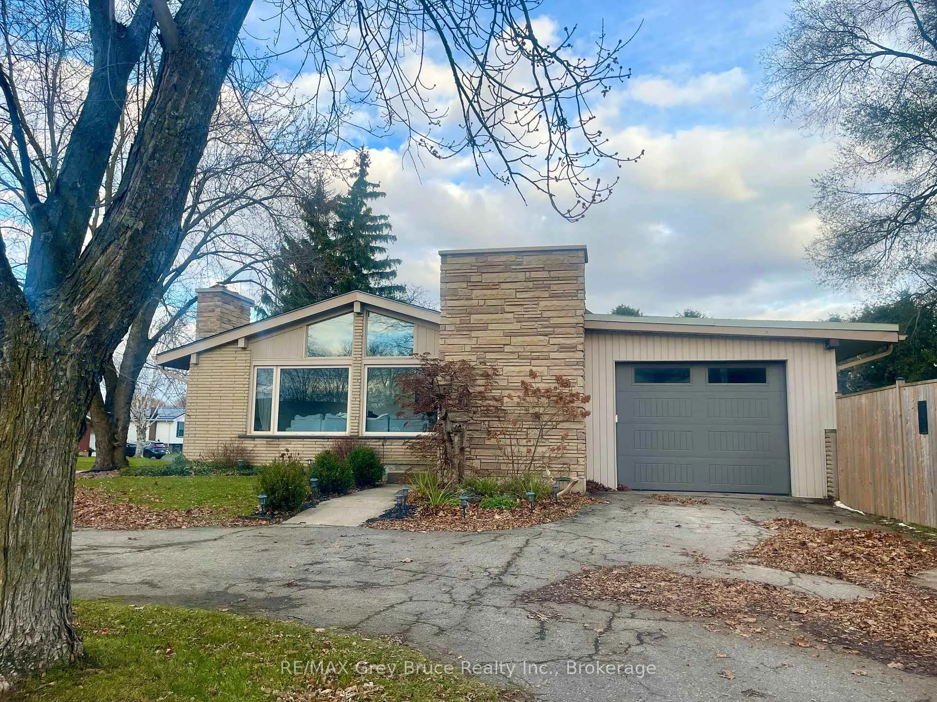 Photo 2 of 161 1st Avenue N, Arran-Elderslie — HOMEH