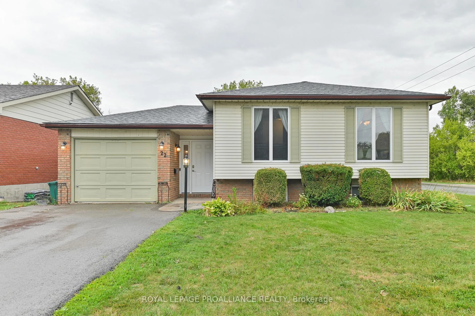 Photo 1 of 22 Briarwood Crescent, Belleville, Belleville Ward — HOMEH