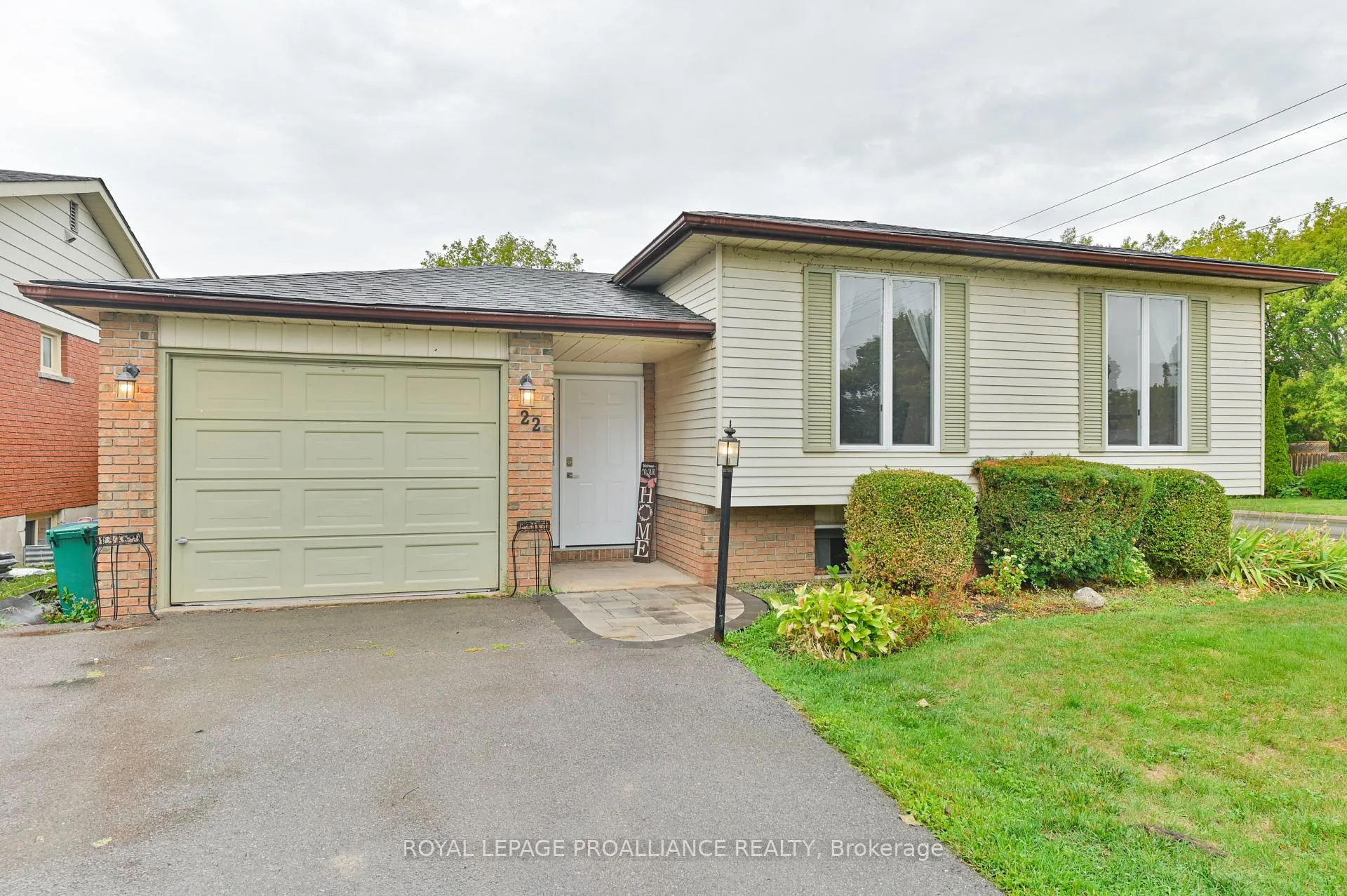 Photo 4 of 22 Briarwood Crescent, Belleville, Belleville Ward — HOMEH