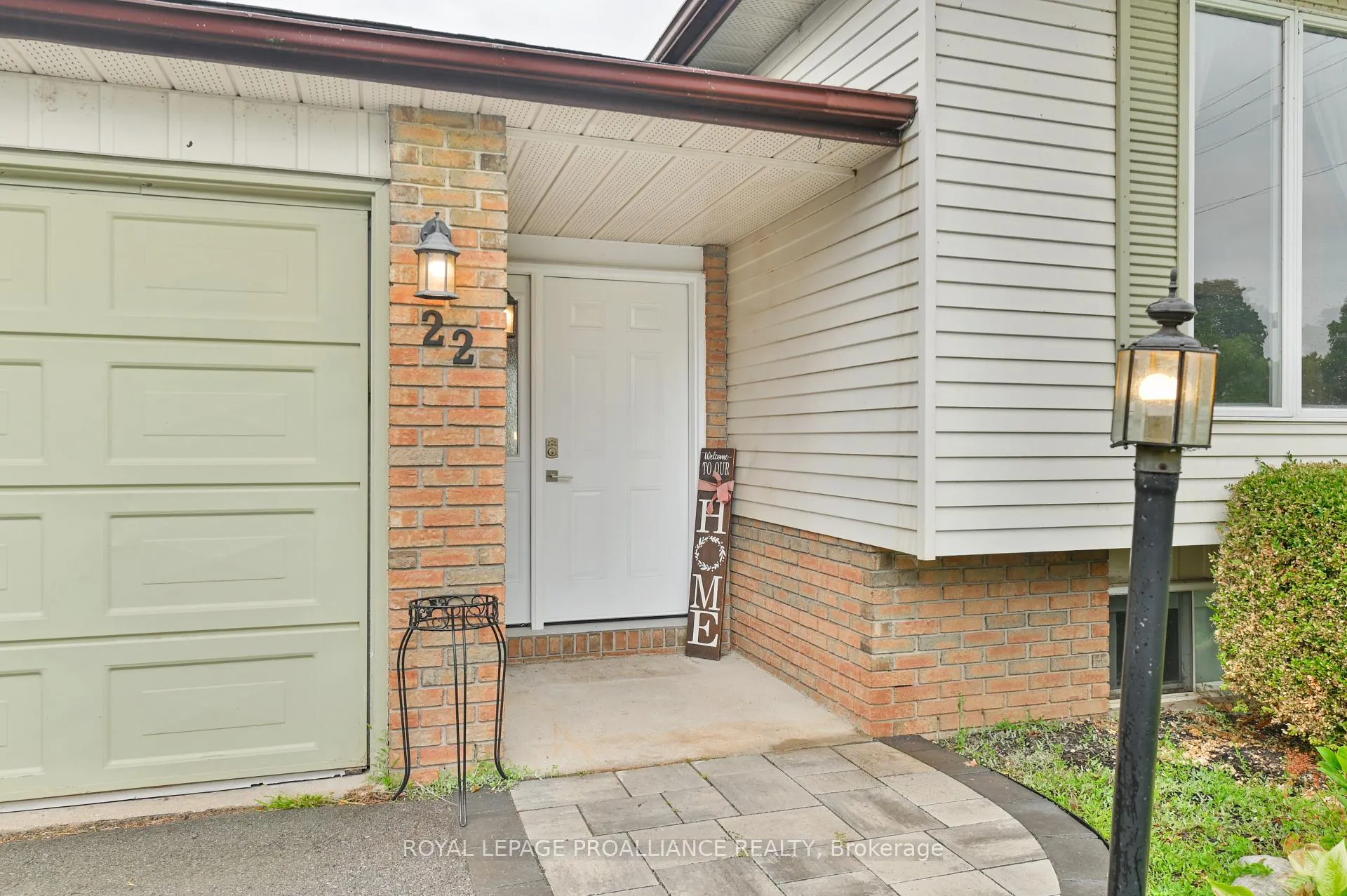Photo 5 of 22 Briarwood Crescent, Belleville, Belleville Ward — HOMEH