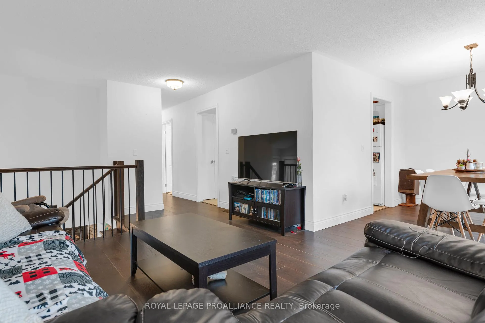 Photo 8 of 22 Briarwood Crescent, Belleville, Belleville Ward — HOMEH