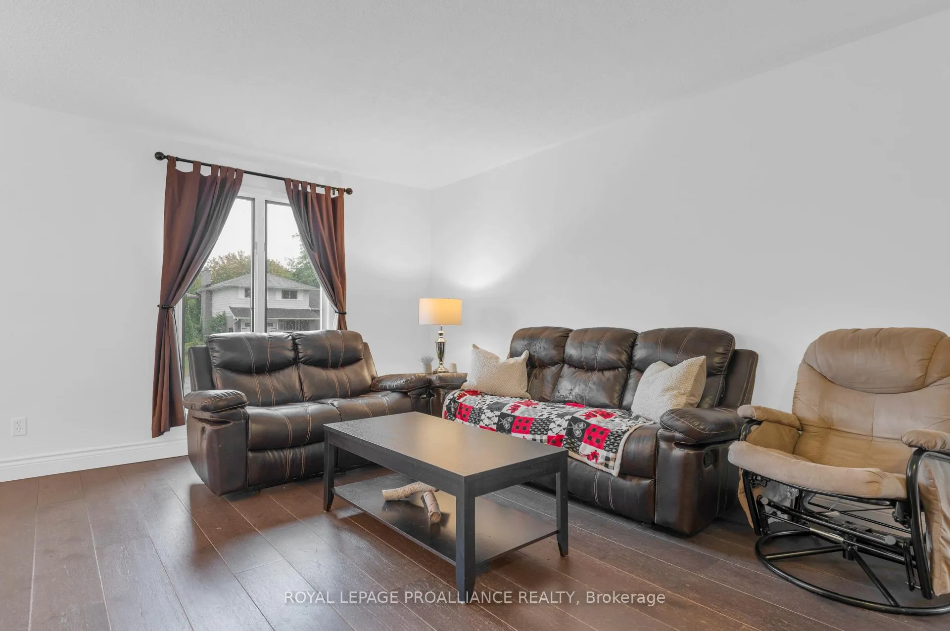 Photo 10 of 22 Briarwood Crescent, Belleville, Belleville Ward — HOMEH