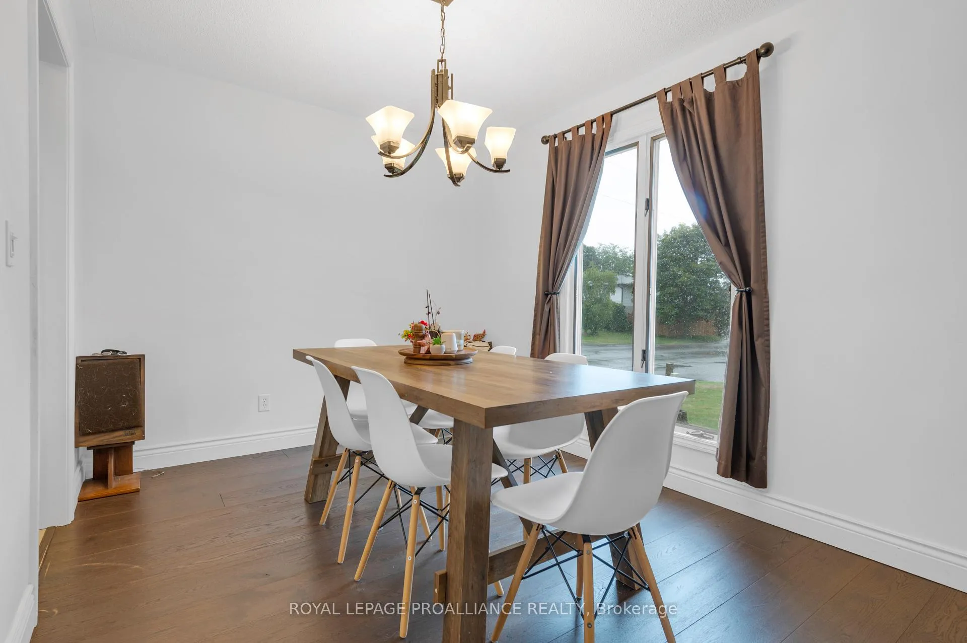 Photo 11 of 22 Briarwood Crescent, Belleville, Belleville Ward — HOMEH