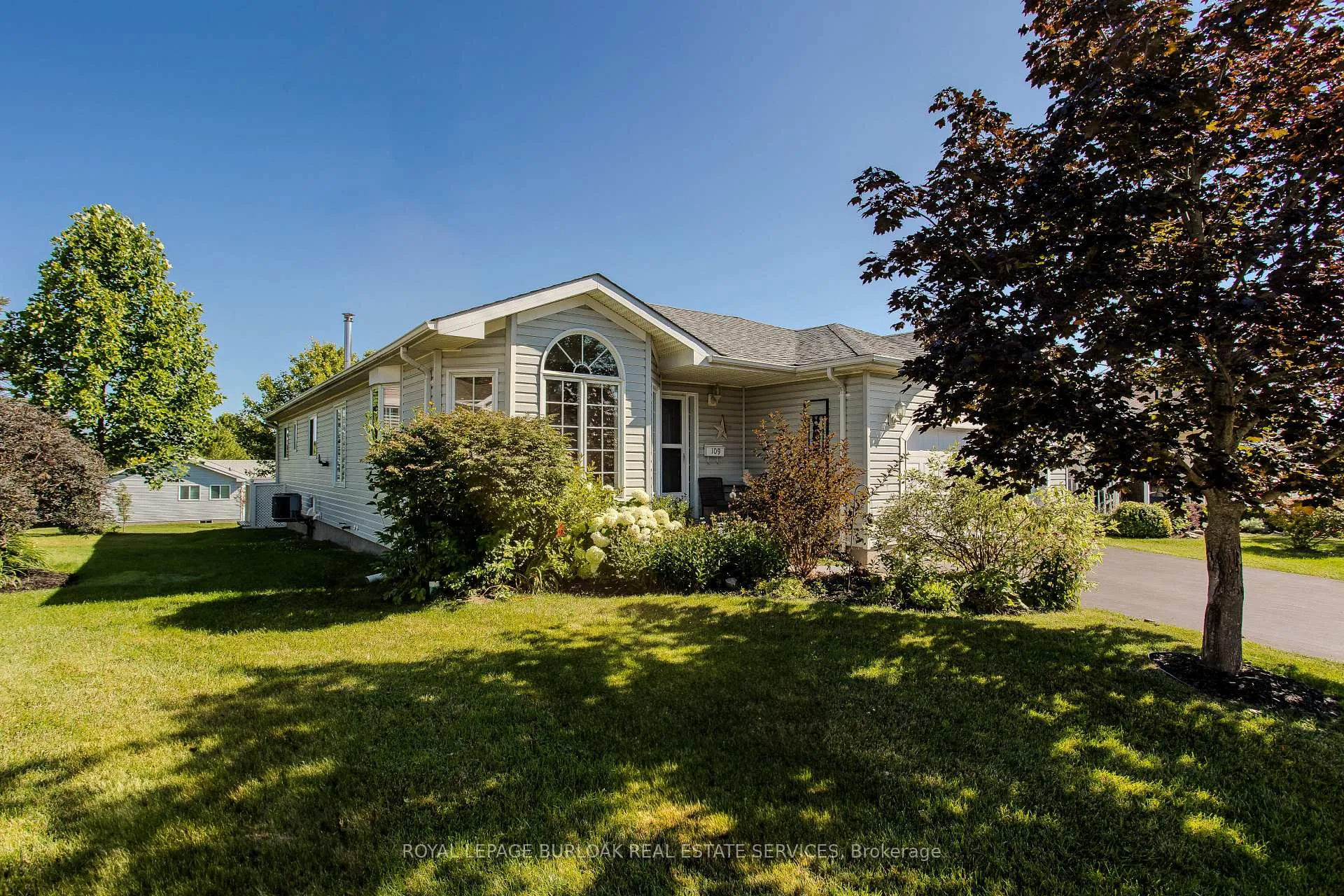Photo 2 of 109 Emerald Court, Hamilton, Freelton — HOMEH