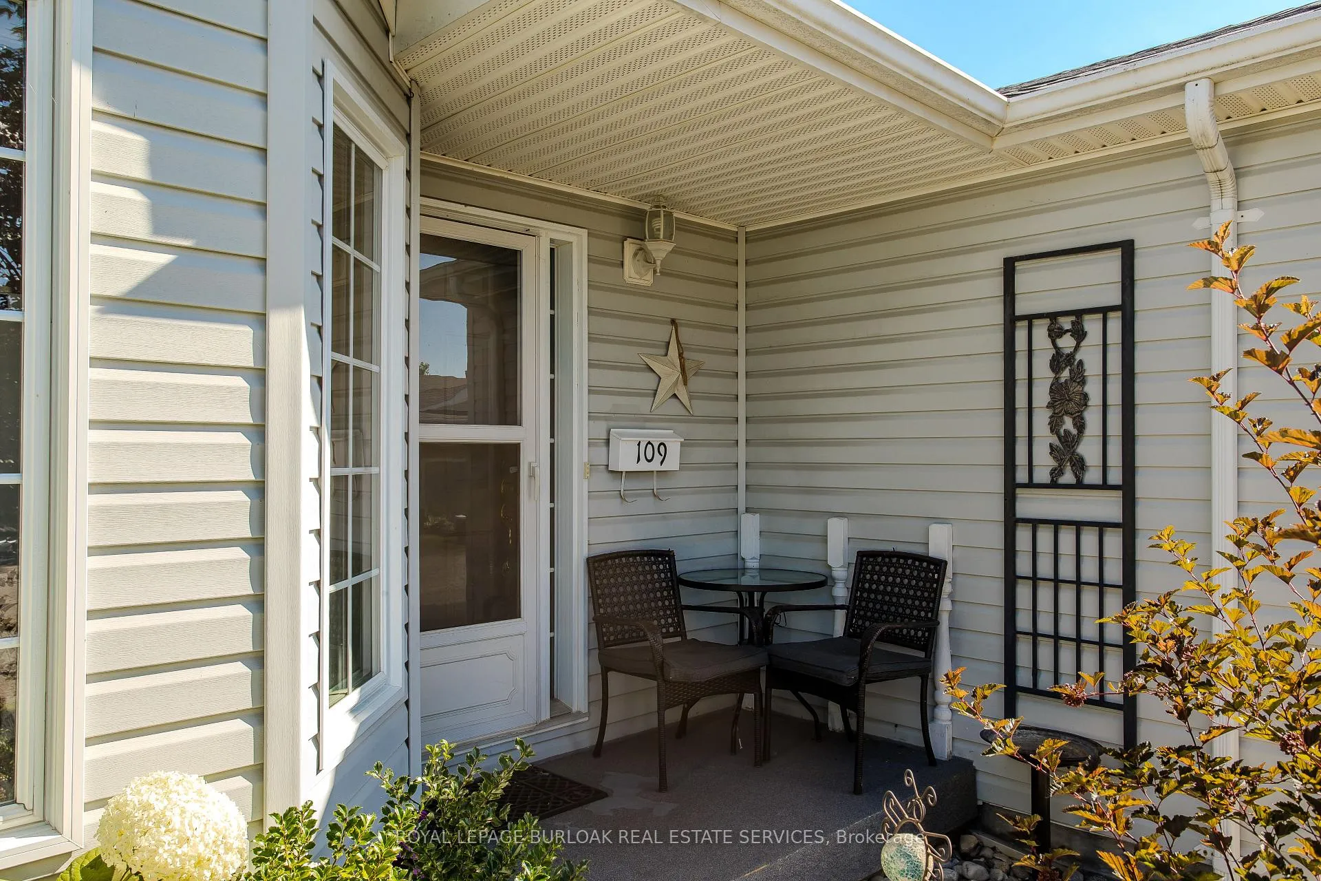 Photo 3 of 109 Emerald Court, Hamilton, Freelton — HOMEH