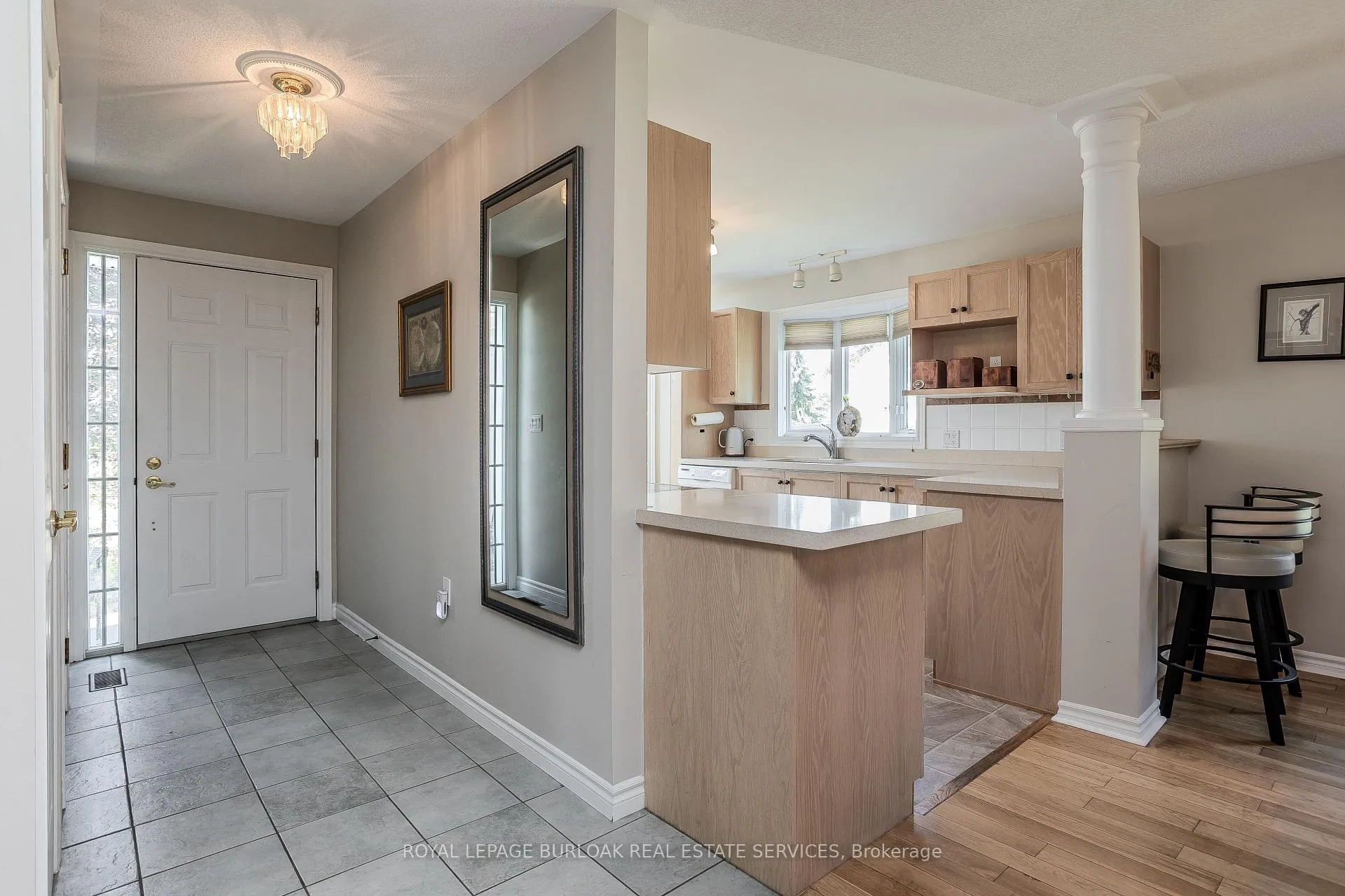Photo 12 of 109 Emerald Court, Hamilton, Freelton — HOMEH