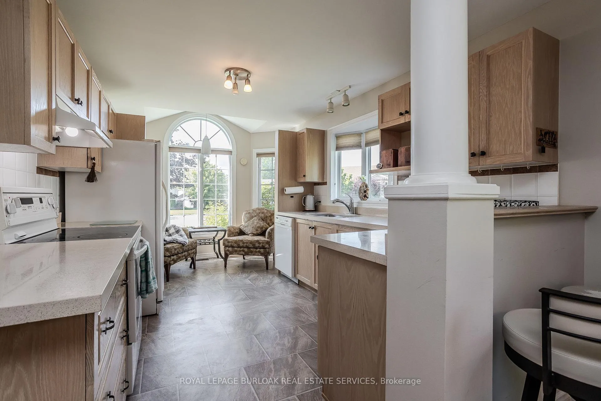 Photo 15 of 109 Emerald Court, Hamilton, Freelton — HOMEH