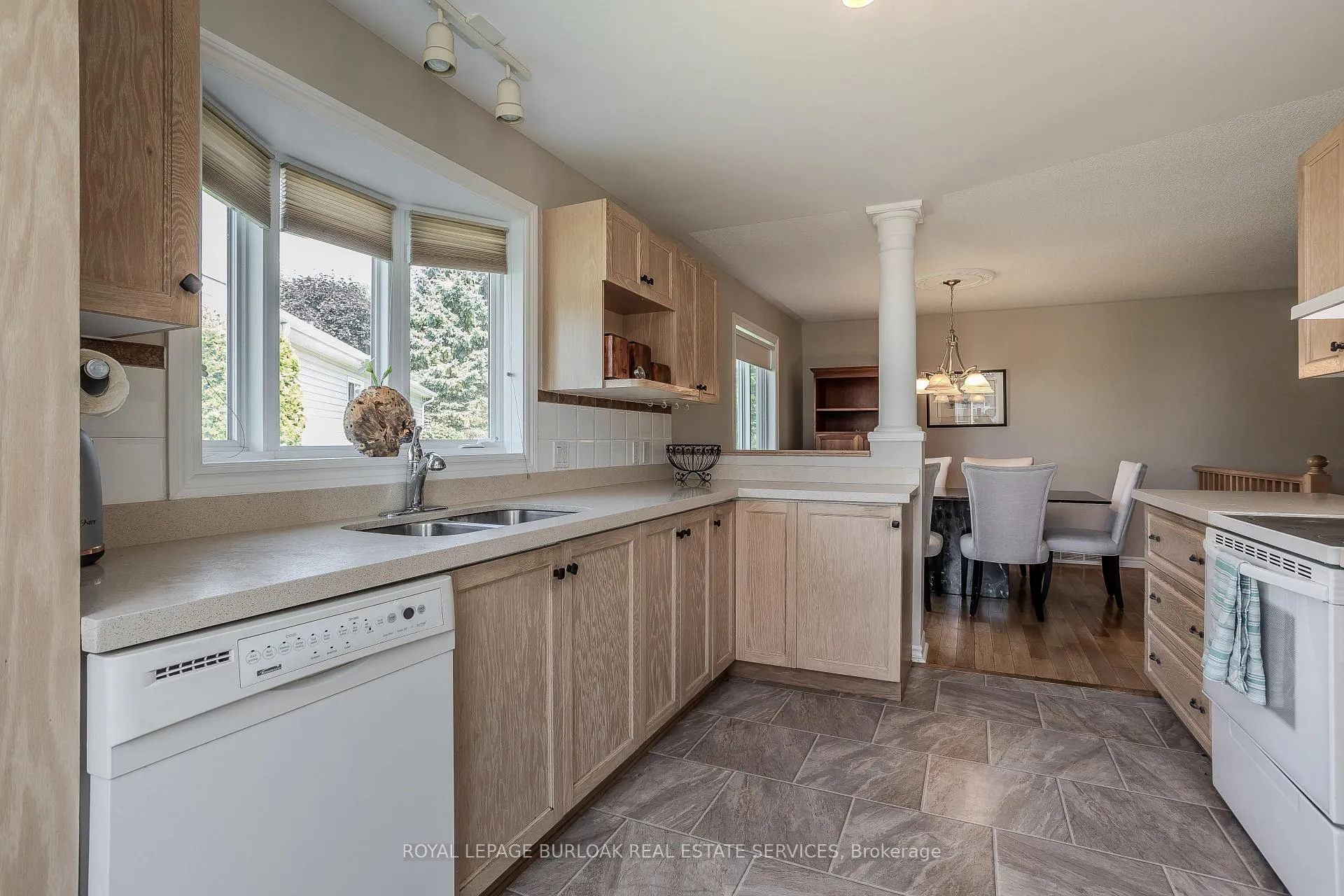 Photo 18 of 109 Emerald Court, Hamilton, Freelton — HOMEH