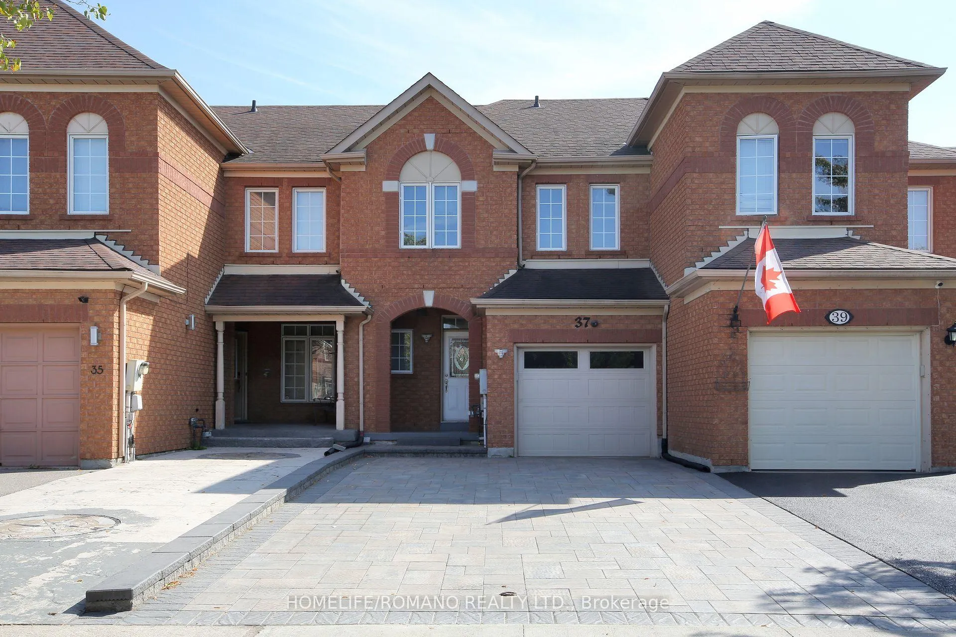 Photo 1 of 37 Ridgeway Court, Vaughan, Maple — HOMEH