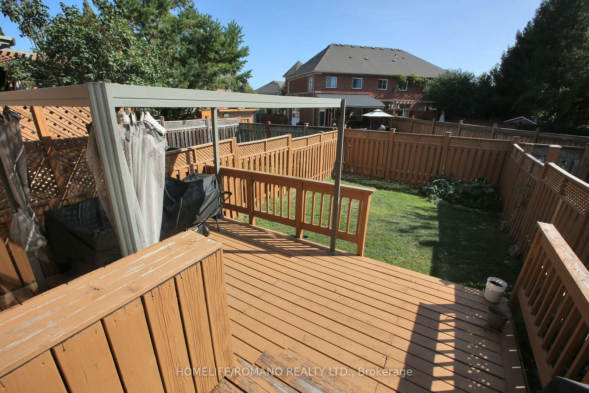 Photo 2 of 37 Ridgeway Court, Vaughan, Maple — HOMEH