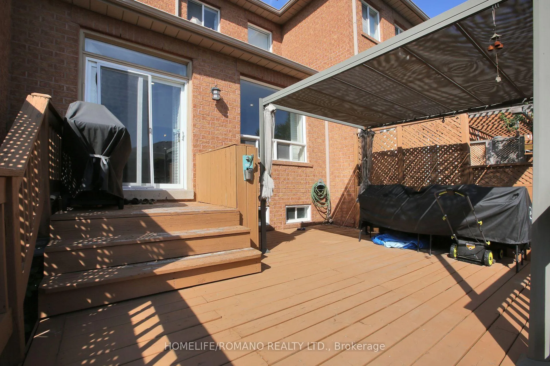 Photo 3 of 37 Ridgeway Court, Vaughan, Maple — HOMEH