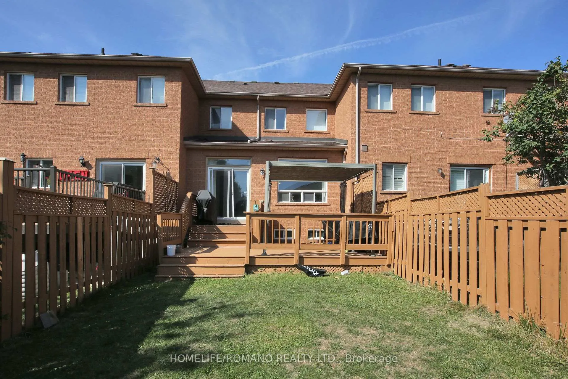 Photo 4 of 37 Ridgeway Court, Vaughan, Maple — HOMEH