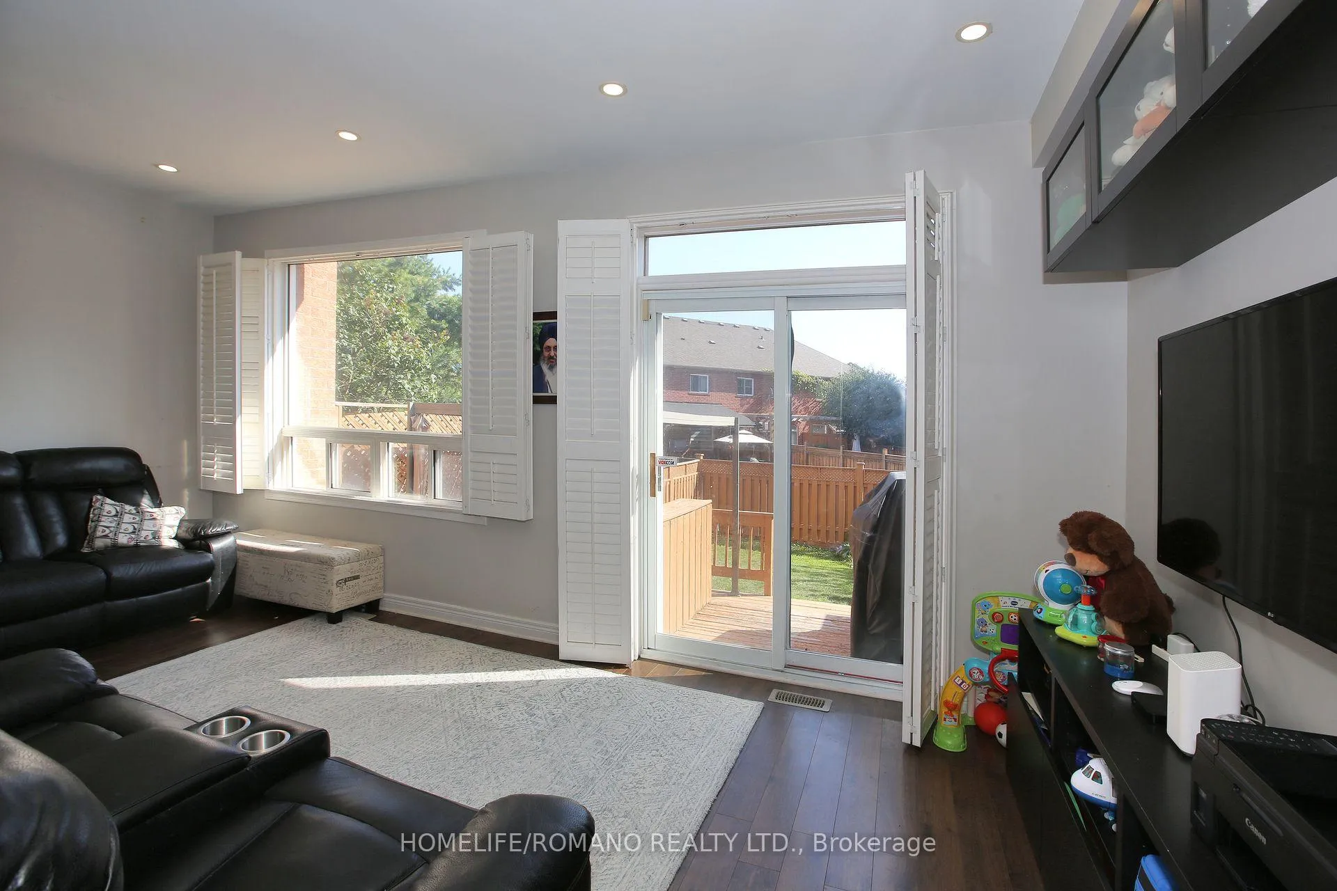 Photo 8 of 37 Ridgeway Court, Vaughan, Maple — HOMEH