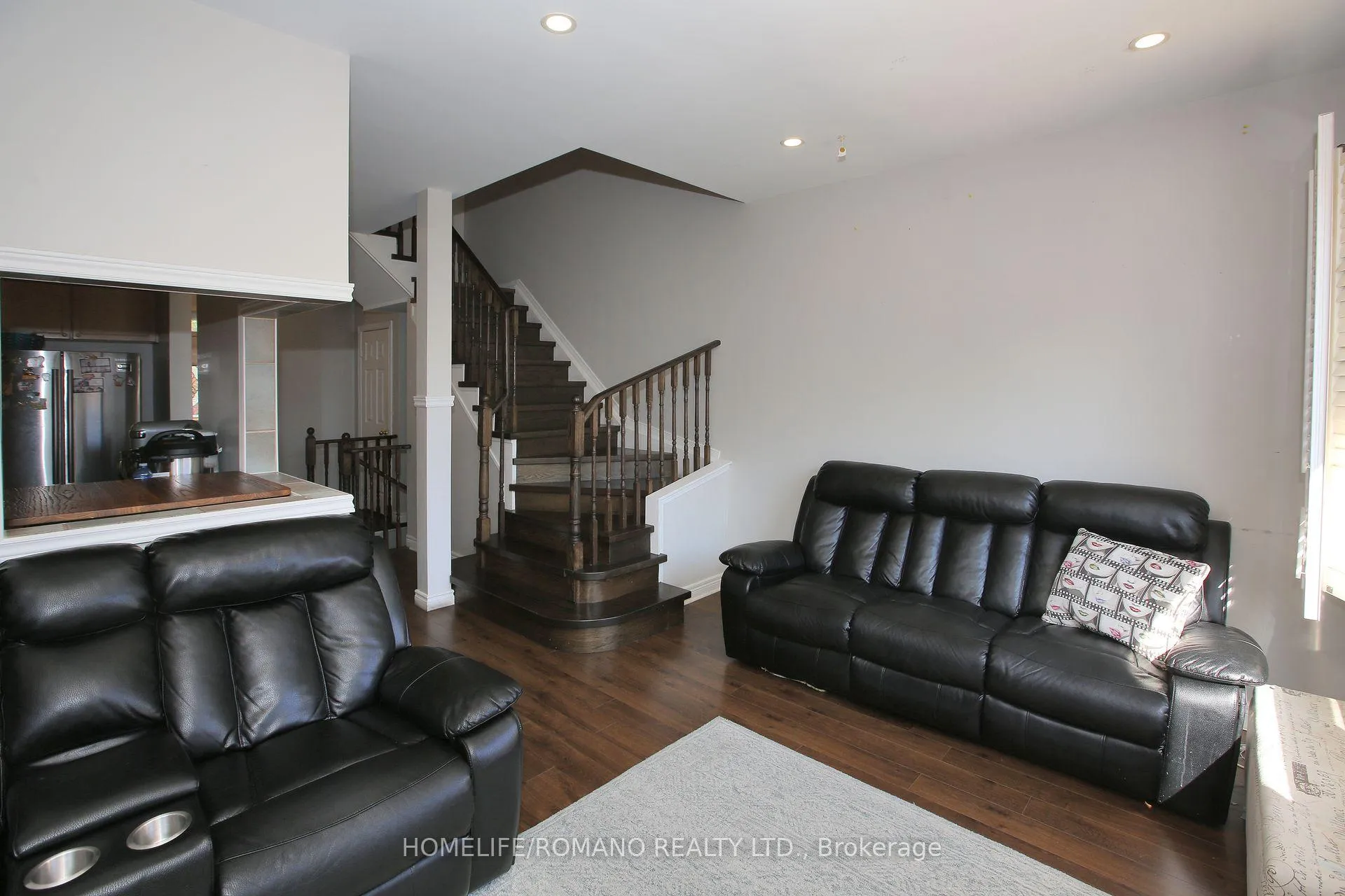 Photo 11 of 37 Ridgeway Court, Vaughan, Maple — HOMEH