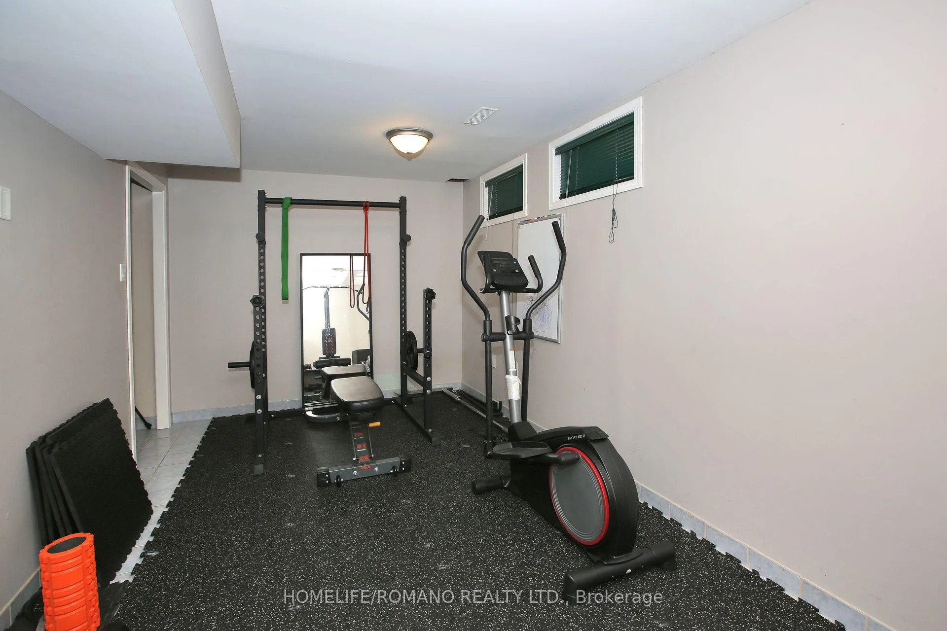 Photo 23 of 37 Ridgeway Court, Vaughan, Maple — HOMEH