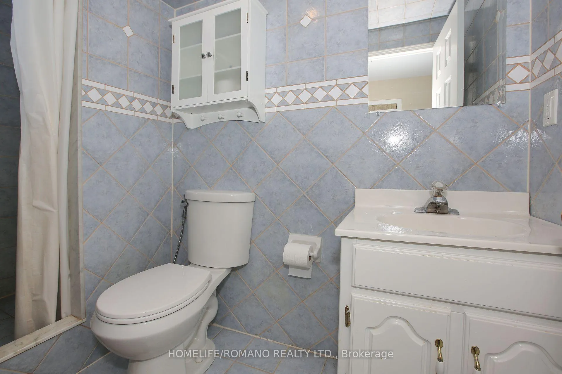 Photo 24 of 37 Ridgeway Court, Vaughan, Maple — HOMEH