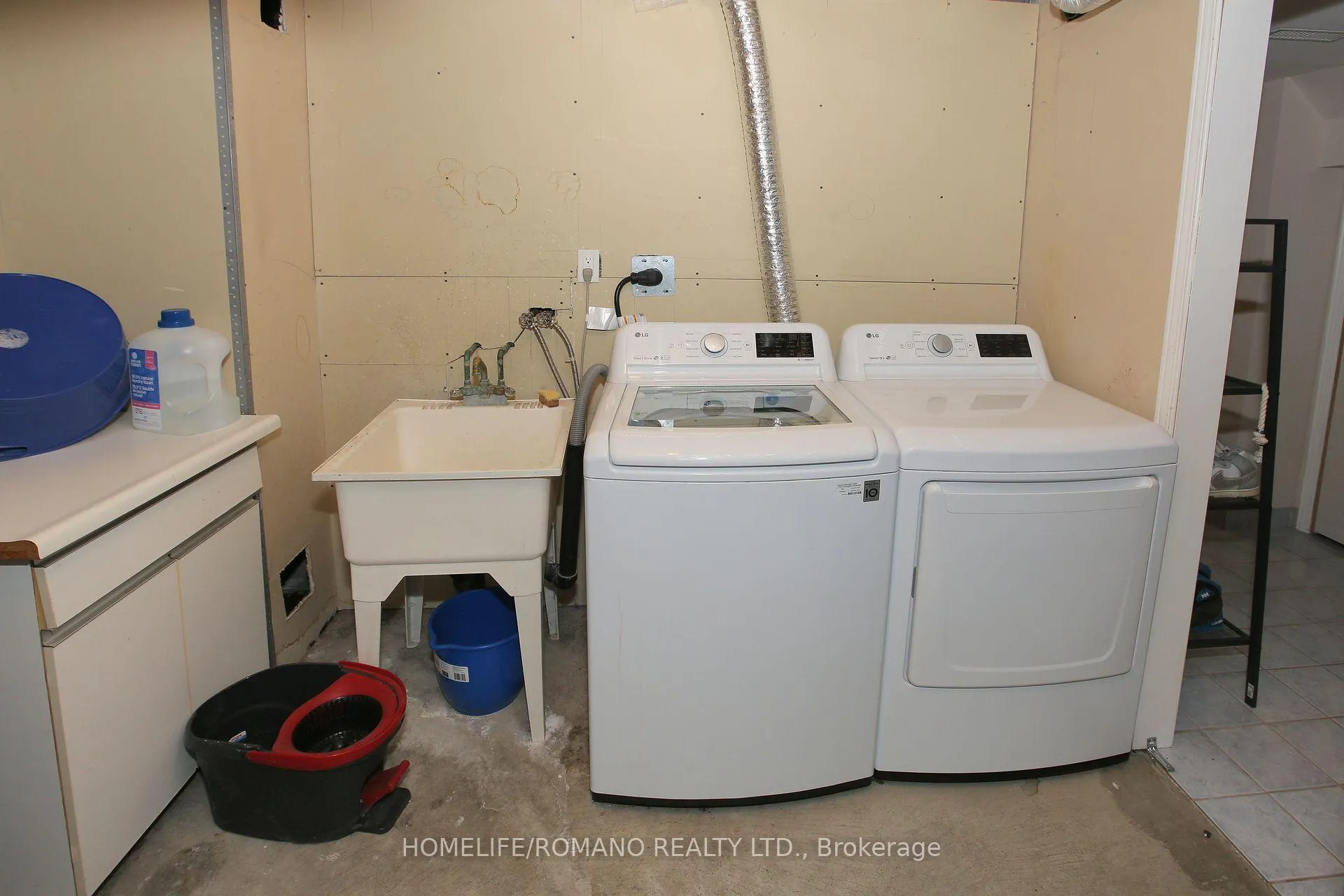 Photo 25 of 37 Ridgeway Court, Vaughan, Maple — HOMEH