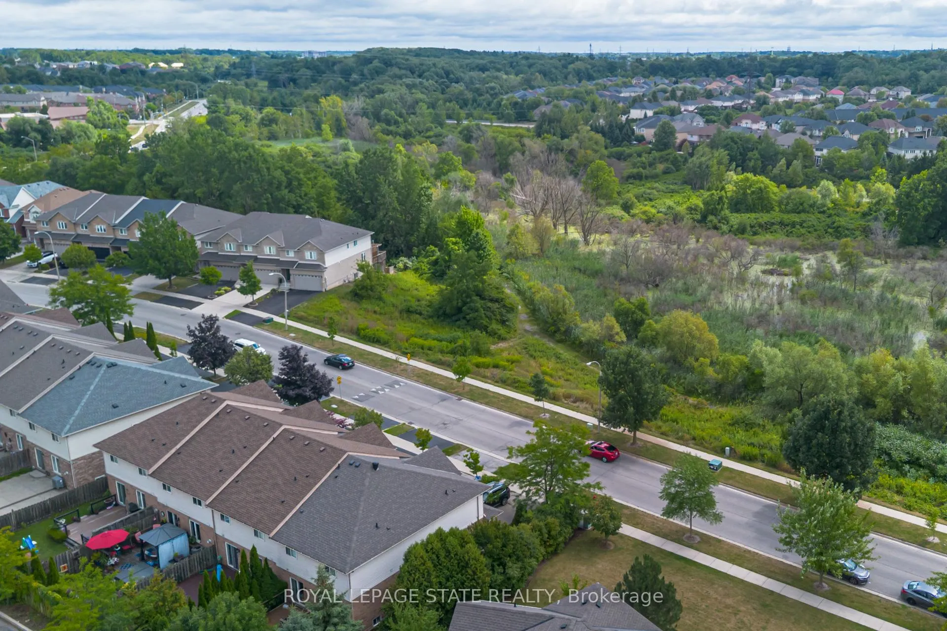Photo 2 of 1105 Harrogate Drive, Hamilton, Ancaster — HOMEH