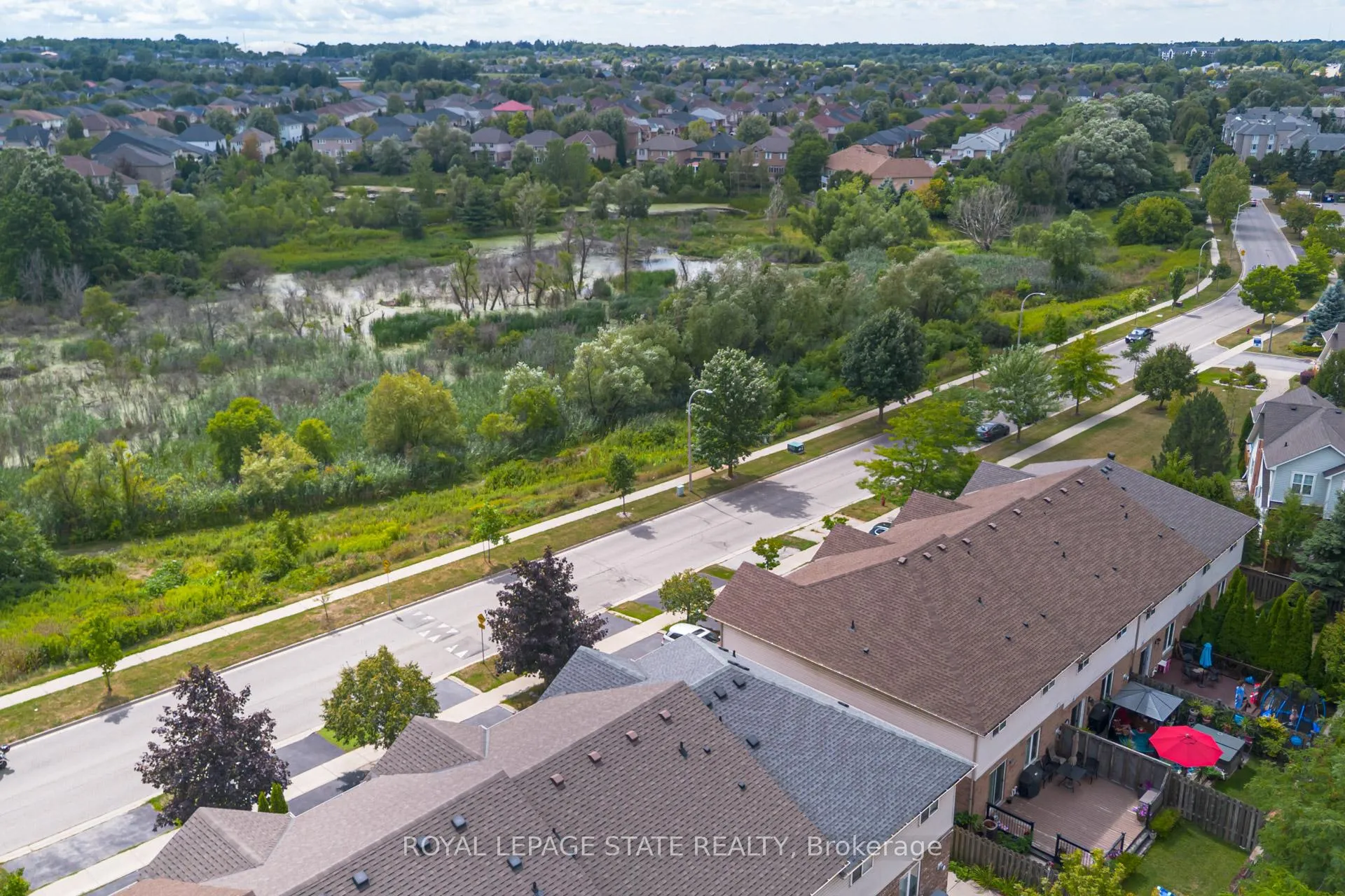 Photo 3 of 1105 Harrogate Drive, Hamilton, Ancaster — HOMEH