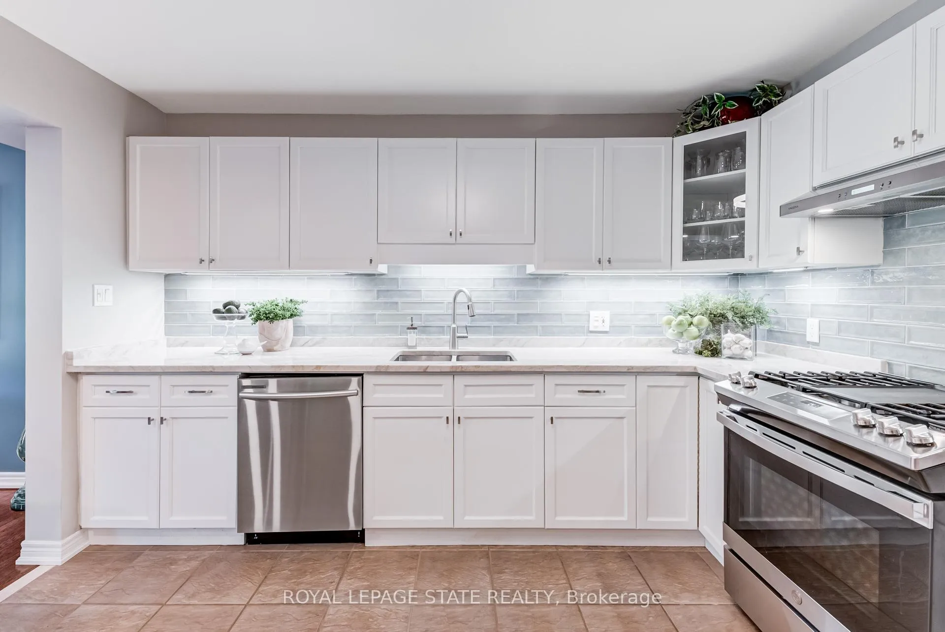 Photo 16 of 1105 Harrogate Drive, Hamilton, Ancaster — HOMEH