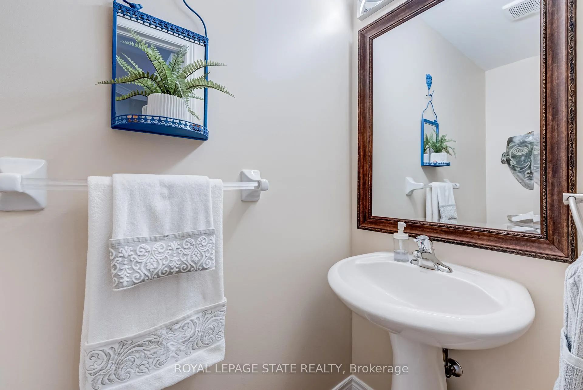 Photo 18 of 1105 Harrogate Drive, Hamilton, Ancaster — HOMEH