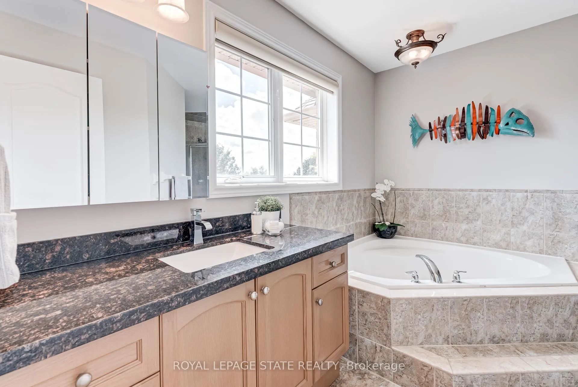 Photo 25 of 1105 Harrogate Drive, Hamilton, Ancaster — HOMEH