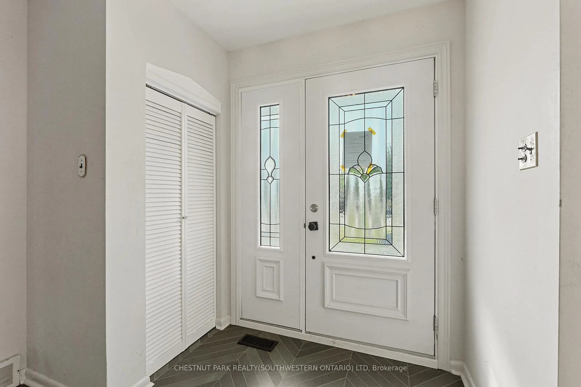Photo 4 of 809 Smyth Road N, Ottawa, Elmvale Acres — HOMEH