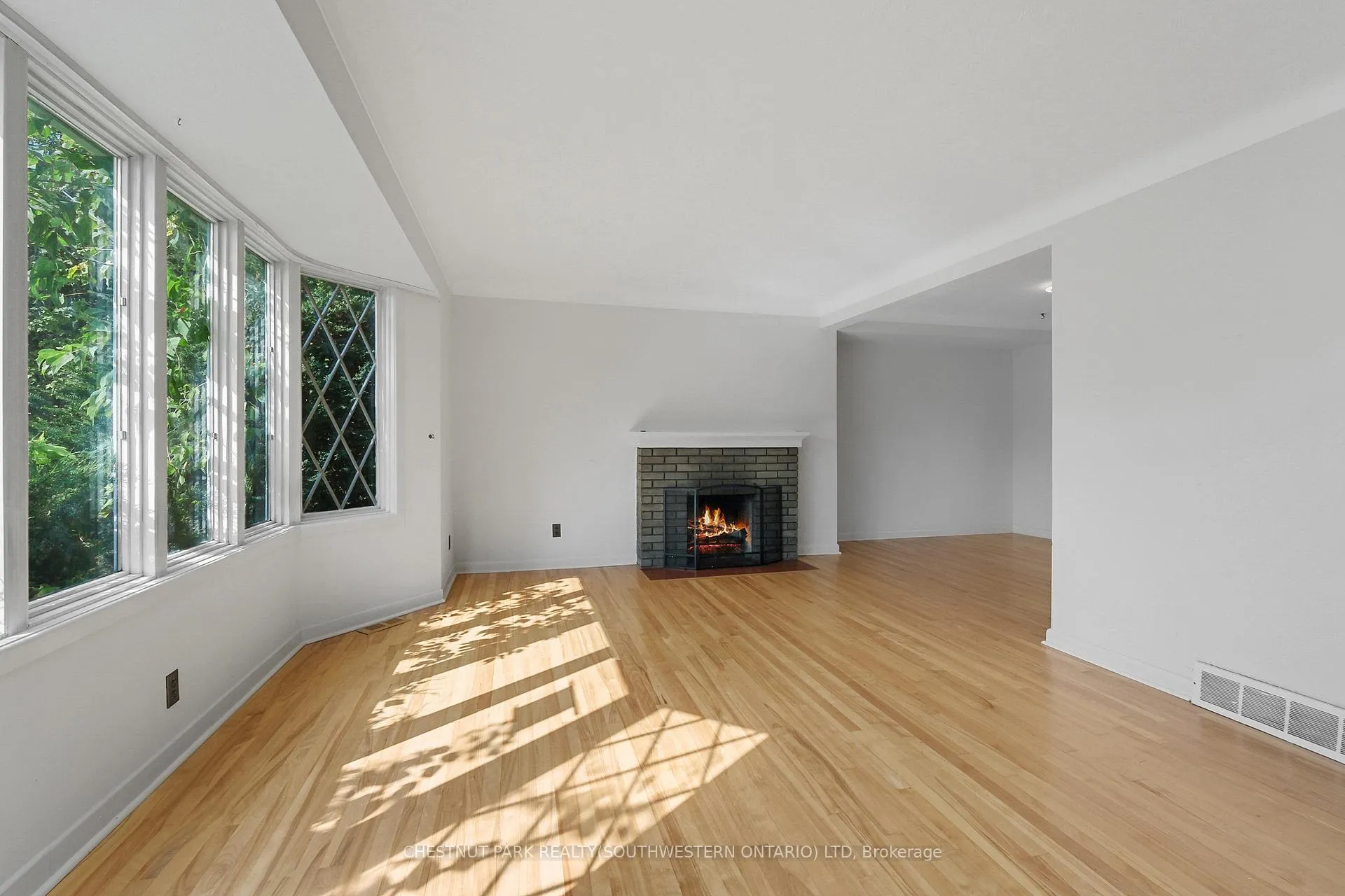 Photo 8 of 809 Smyth Road N, Ottawa, Elmvale Acres — HOMEH