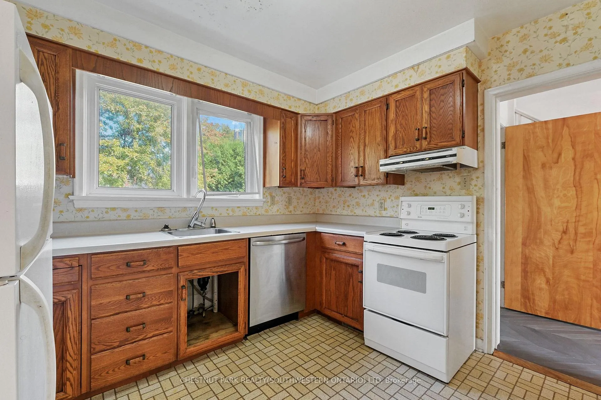 Photo 11 of 809 Smyth Road N, Ottawa, Elmvale Acres — HOMEH