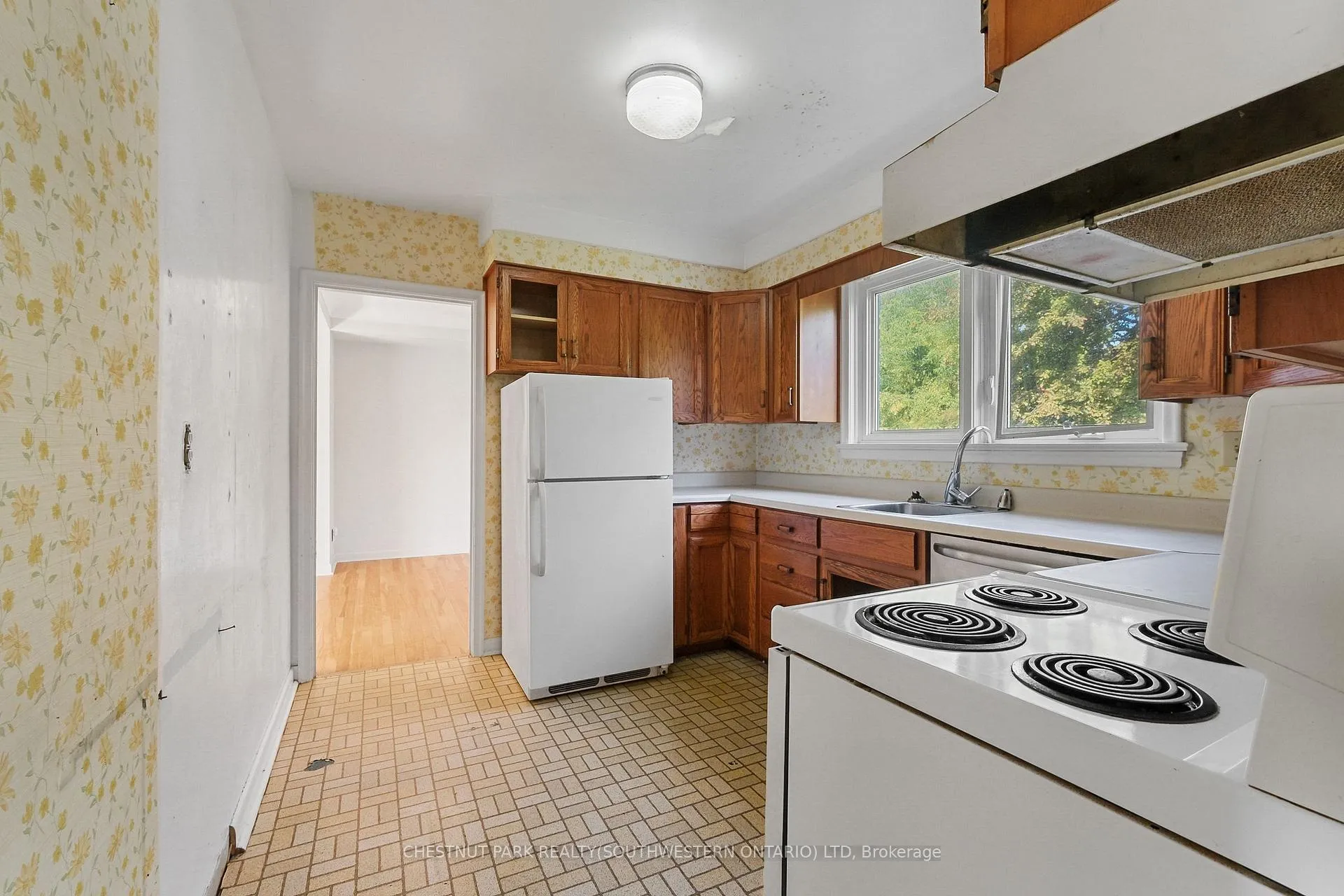 Photo 12 of 809 Smyth Road N, Ottawa, Elmvale Acres — HOMEH