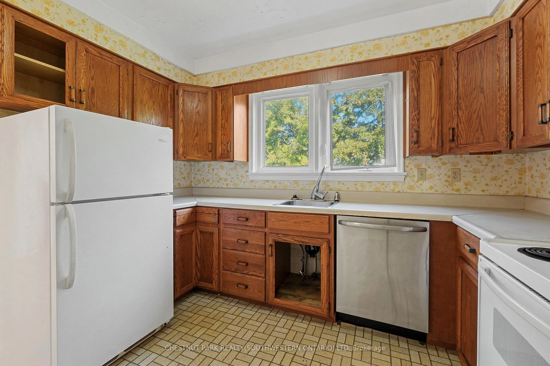 Photo 13 of 809 Smyth Road N, Ottawa, Elmvale Acres — HOMEH