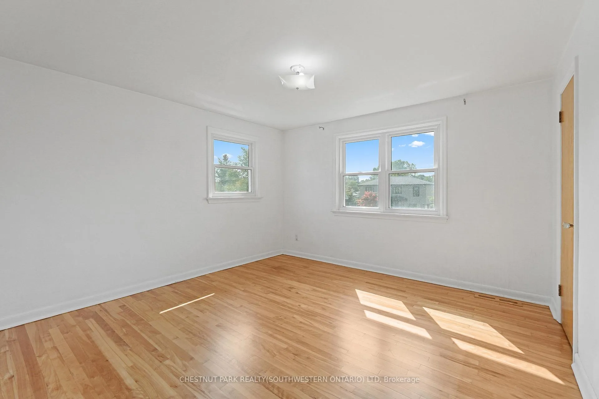 Photo 15 of 809 Smyth Road N, Ottawa, Elmvale Acres — HOMEH
