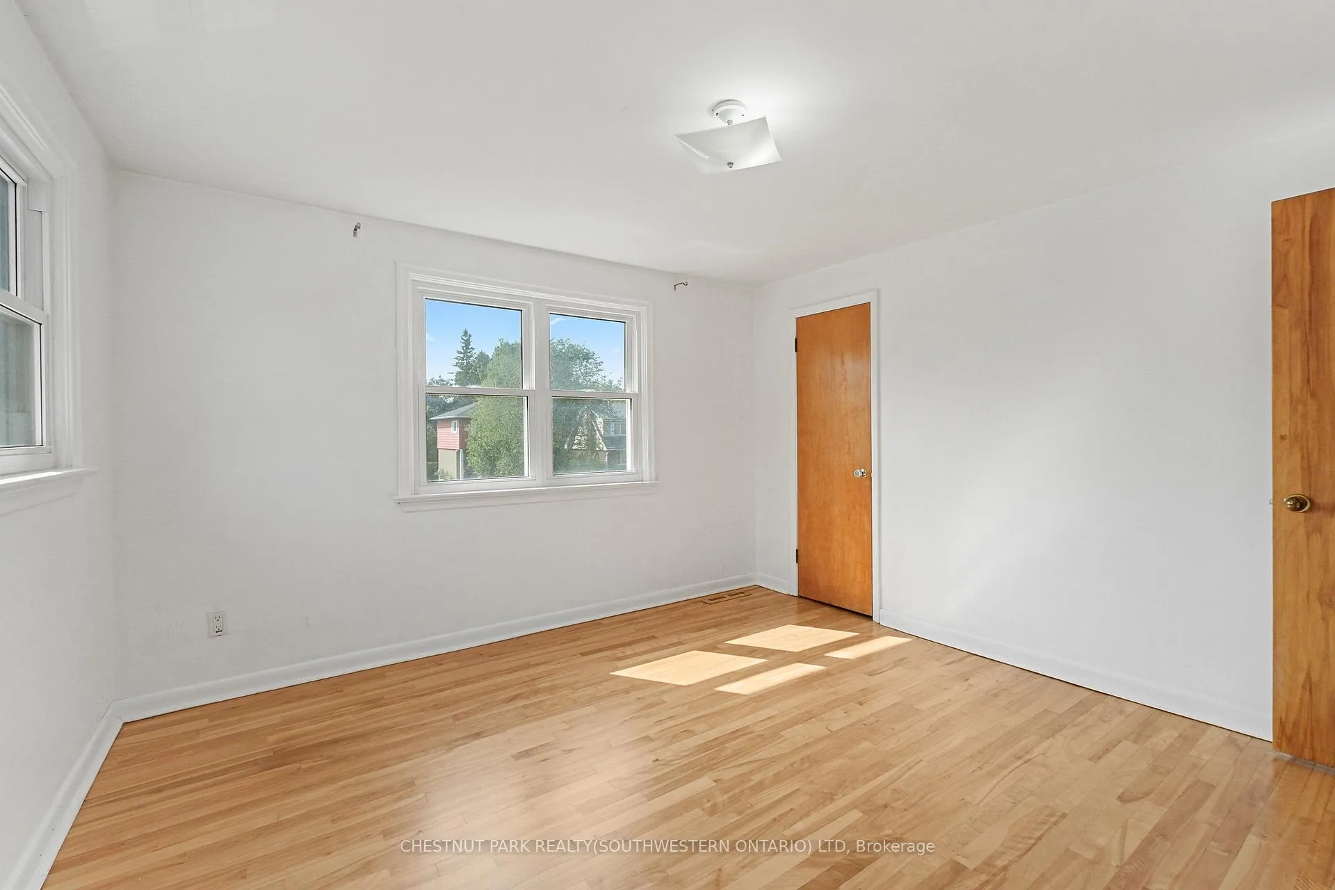 Photo 16 of 809 Smyth Road N, Ottawa, Elmvale Acres — HOMEH