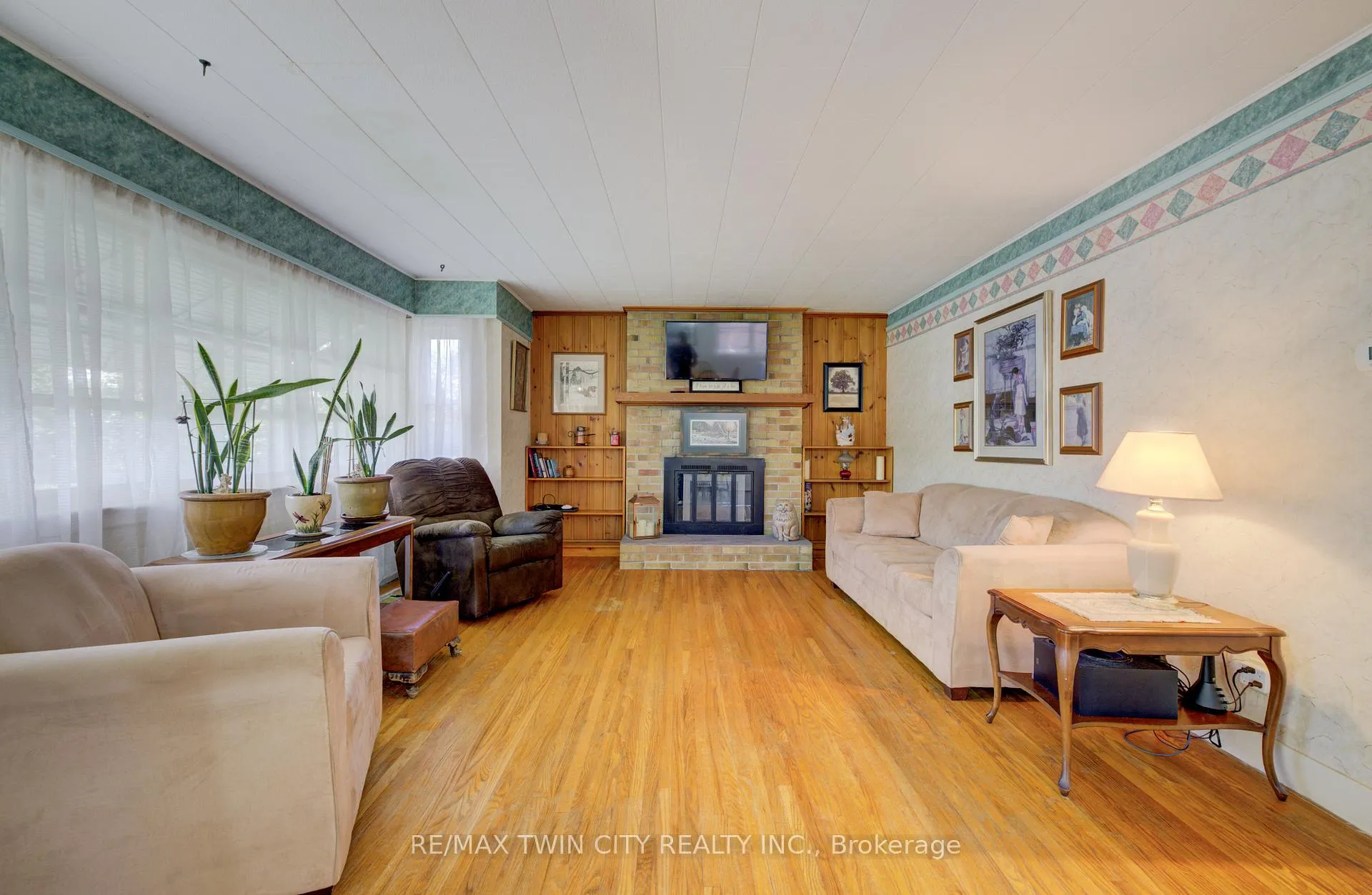 Photo 9 of 174 Union Street E, Waterloo — HOMEH