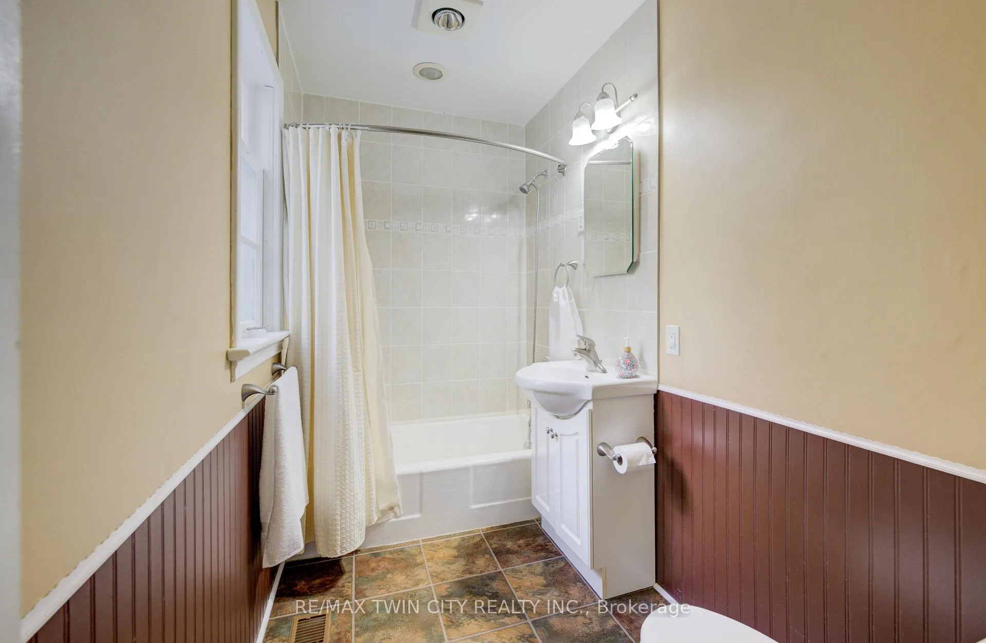 Photo 12 of 174 Union Street E, Waterloo — HOMEH