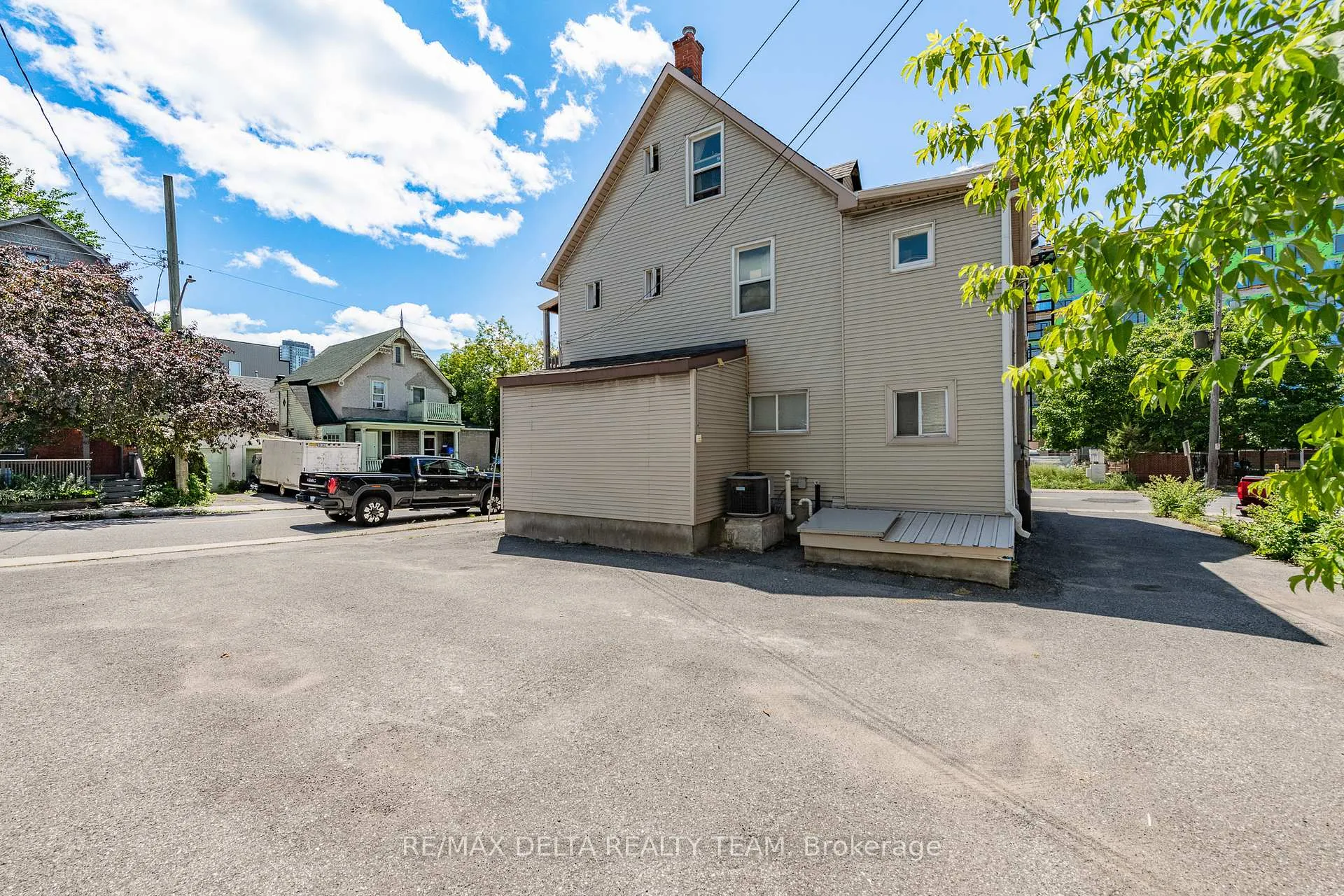 Photo 5 of 437-439 Booth Street, Ottawa, West Centre Town — HOMEH