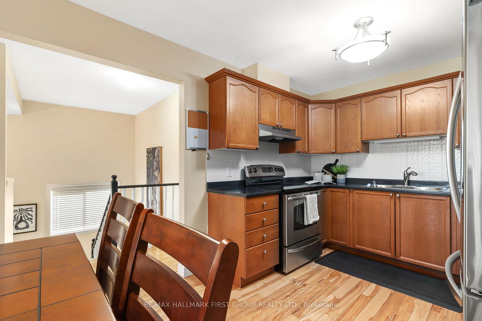 Photo 5 of 52 Munroe Street, Cobourg — HOMEH